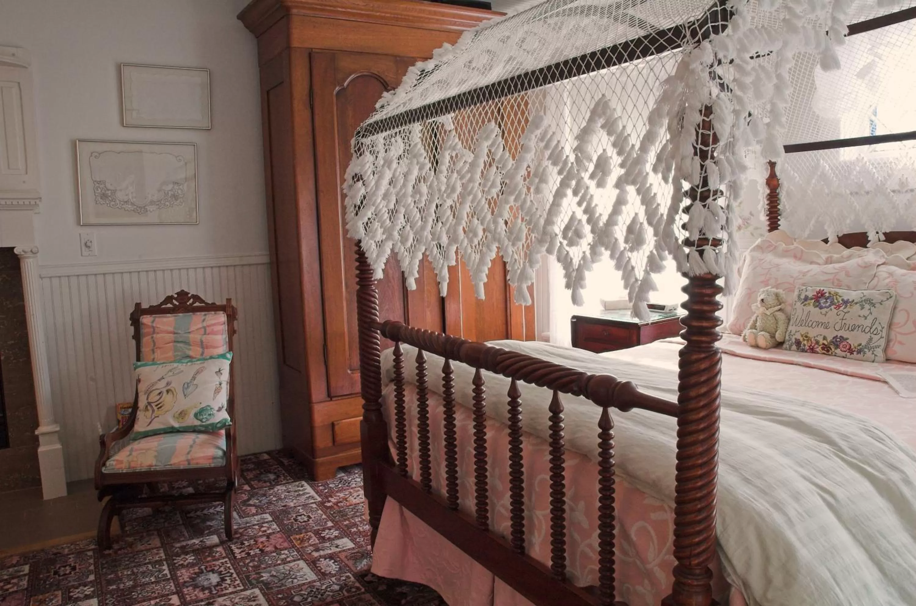 Bed in White Lace Inn
