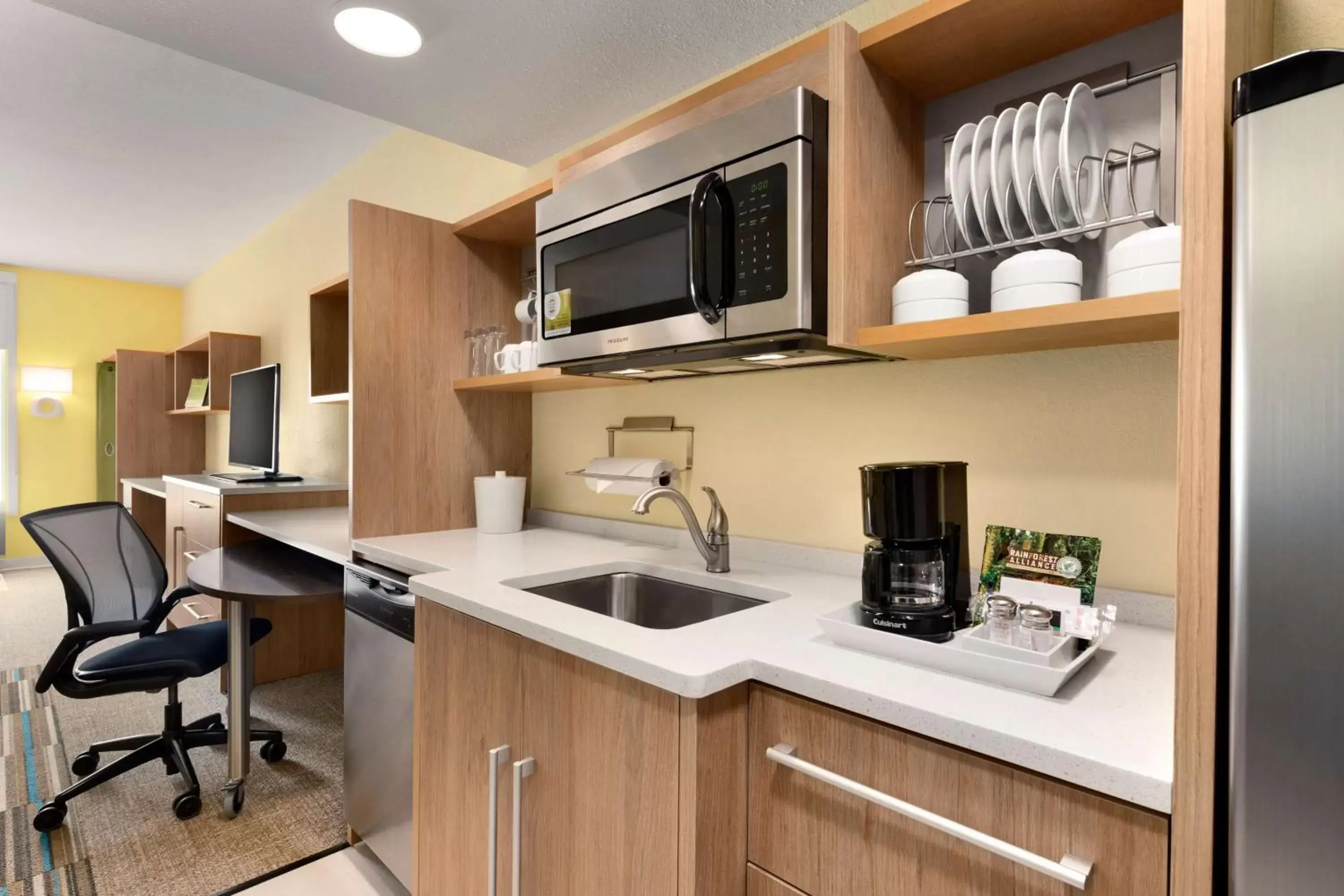 Bedroom, Kitchen/Kitchenette in Home2 Suites By Hilton-Cleveland Beachwood