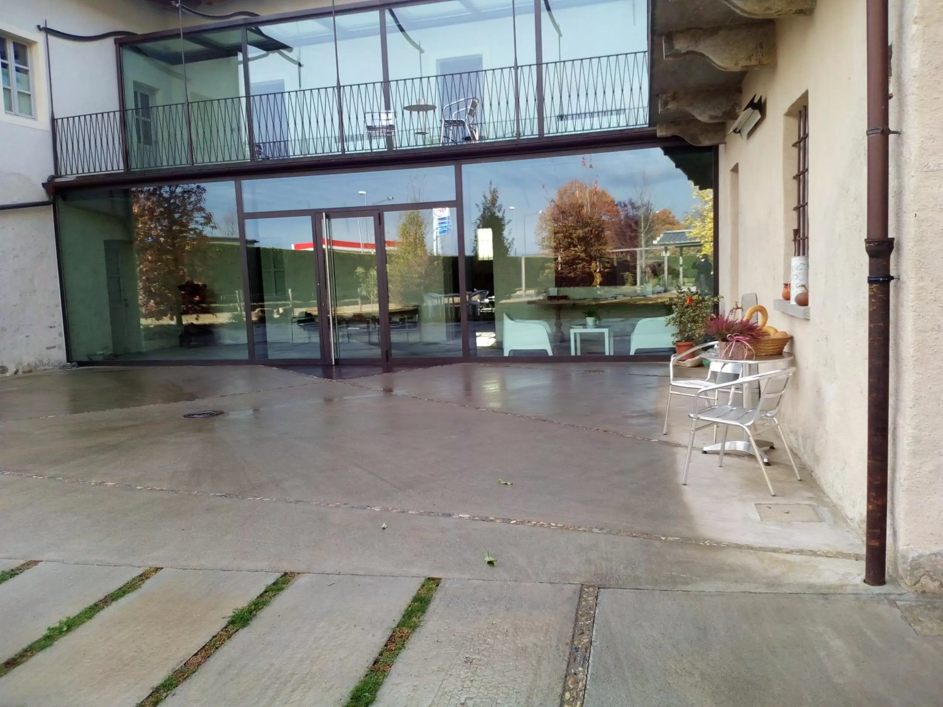 Inner courtyard view, Swimming Pool in Casa Torre Allera