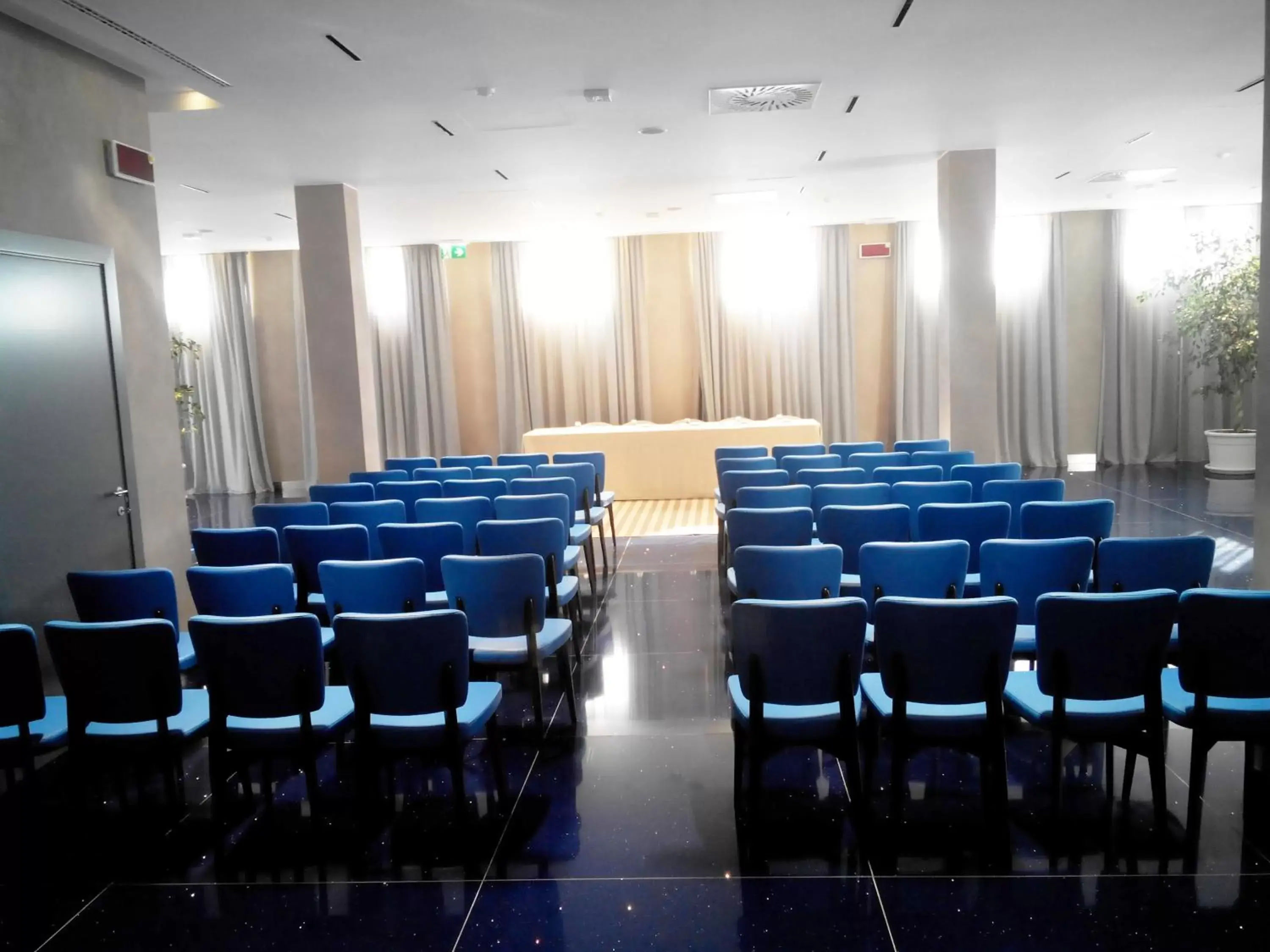 Business facilities in Calaponte Hotel