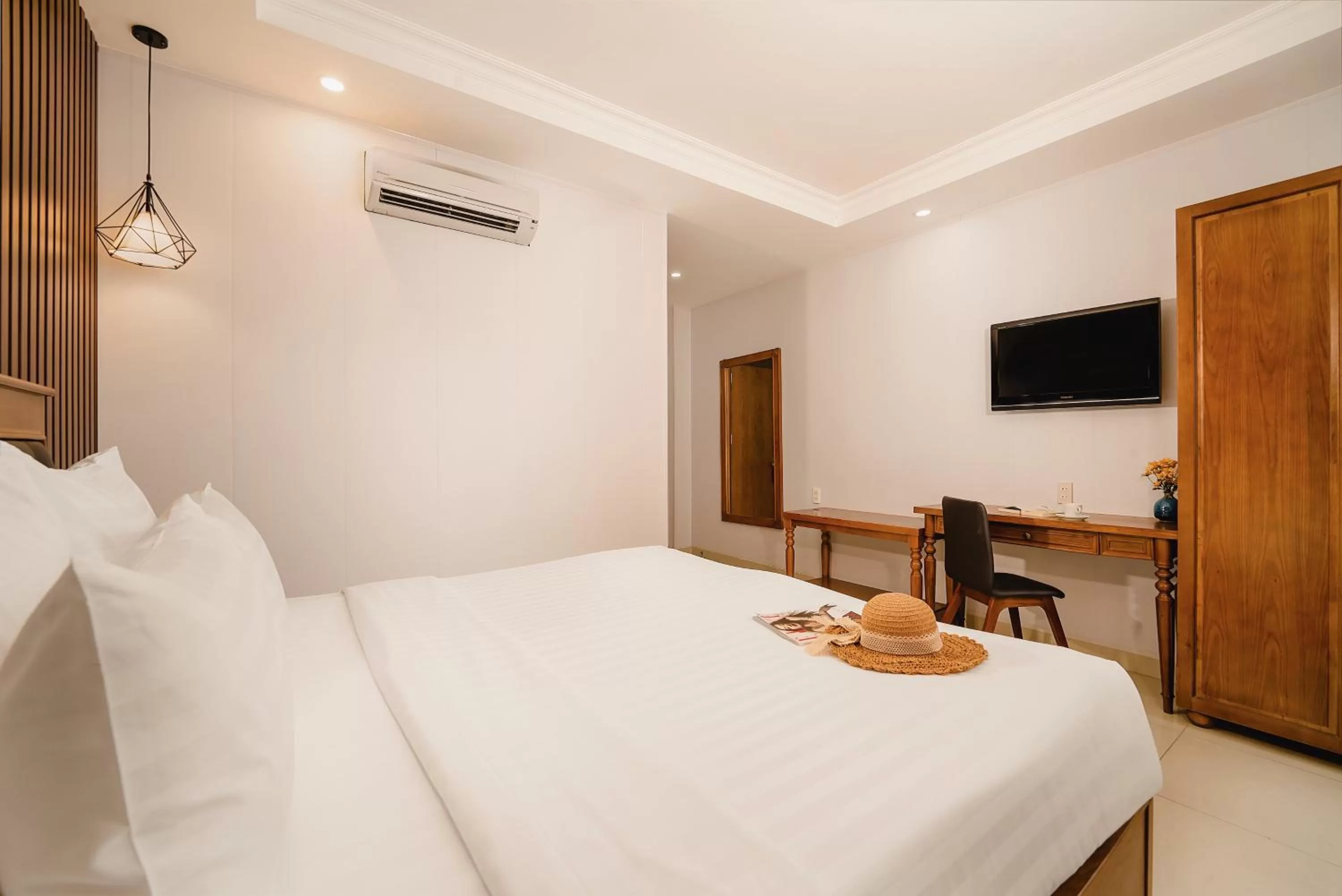 Communal lounge/ TV room, Bed in Tuong Vy Ben Thanh Hotel