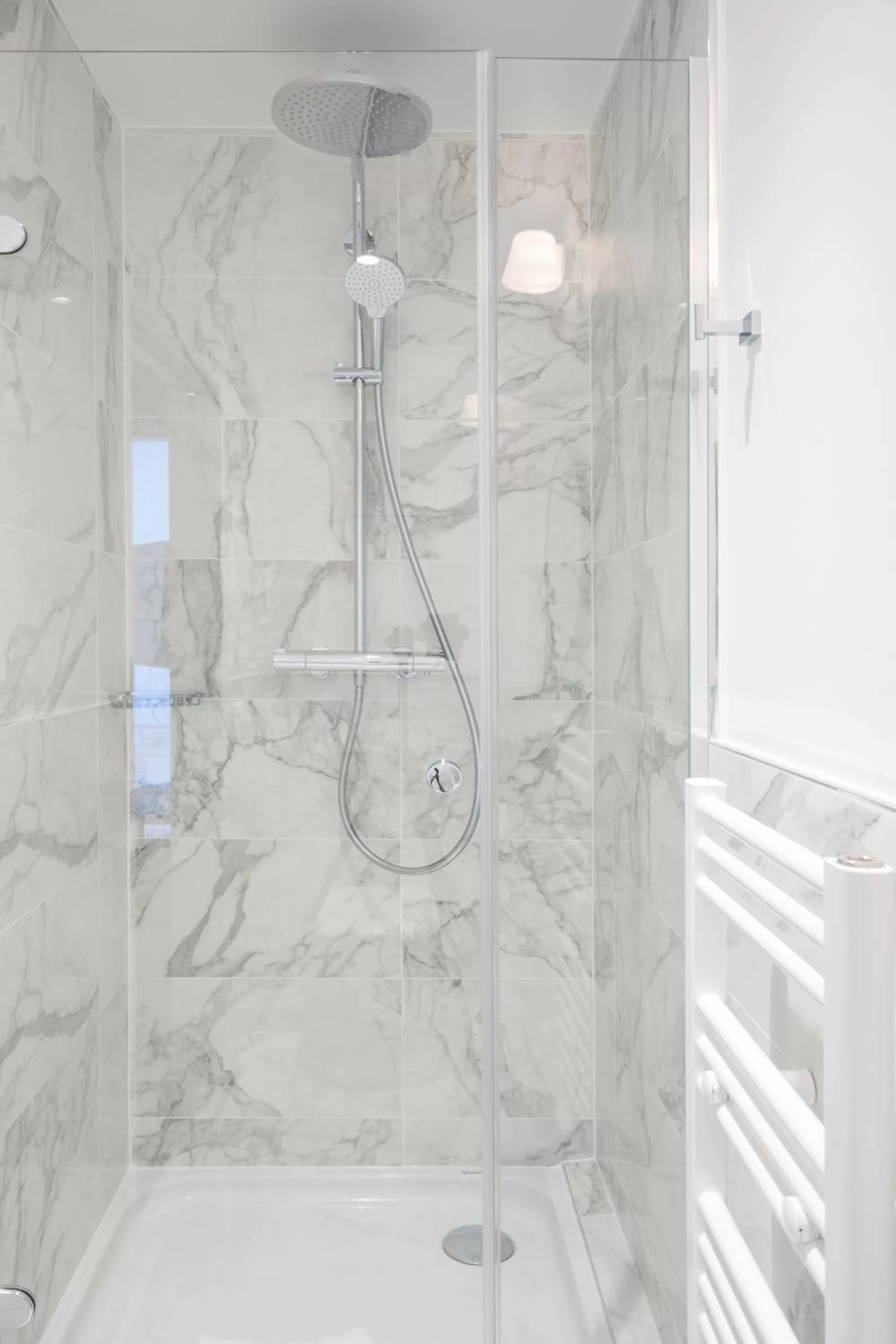 Shower in Hôtel 31 - Paris Tour Eiffel