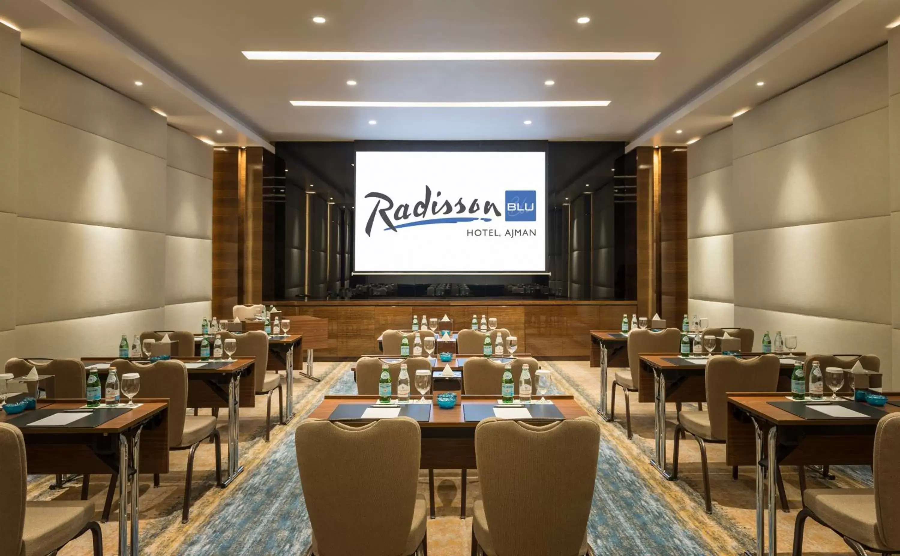 Business facilities, Restaurant/Places to Eat in Radisson Blu Hotel, Ajman