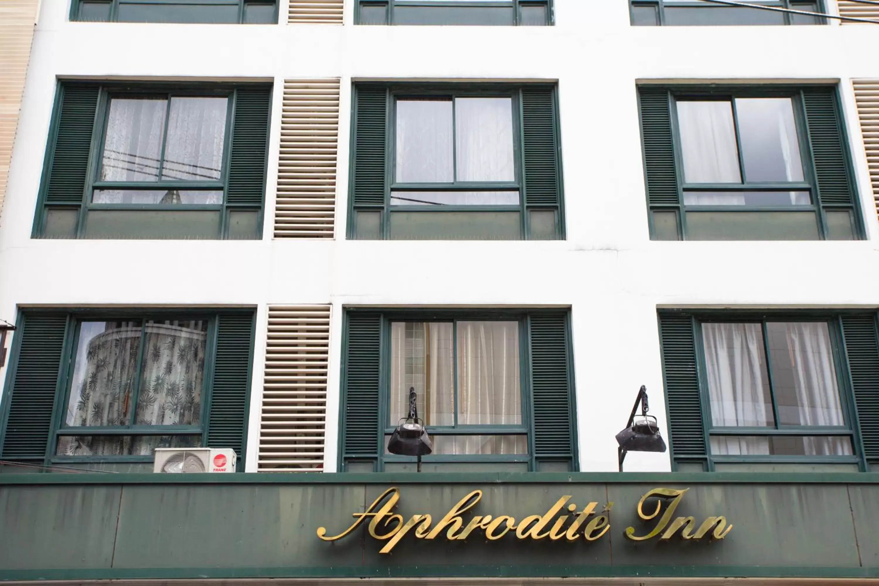 Property building in Aphrodite Inn Bangkok Property building in Aphrodite Inn Bangkok