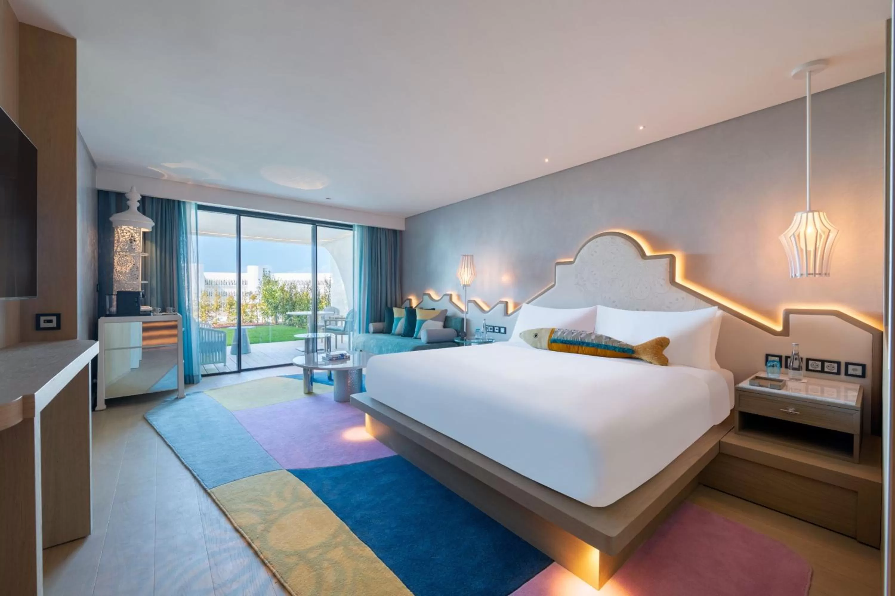 Photo of the whole room, Bed in W Algarve