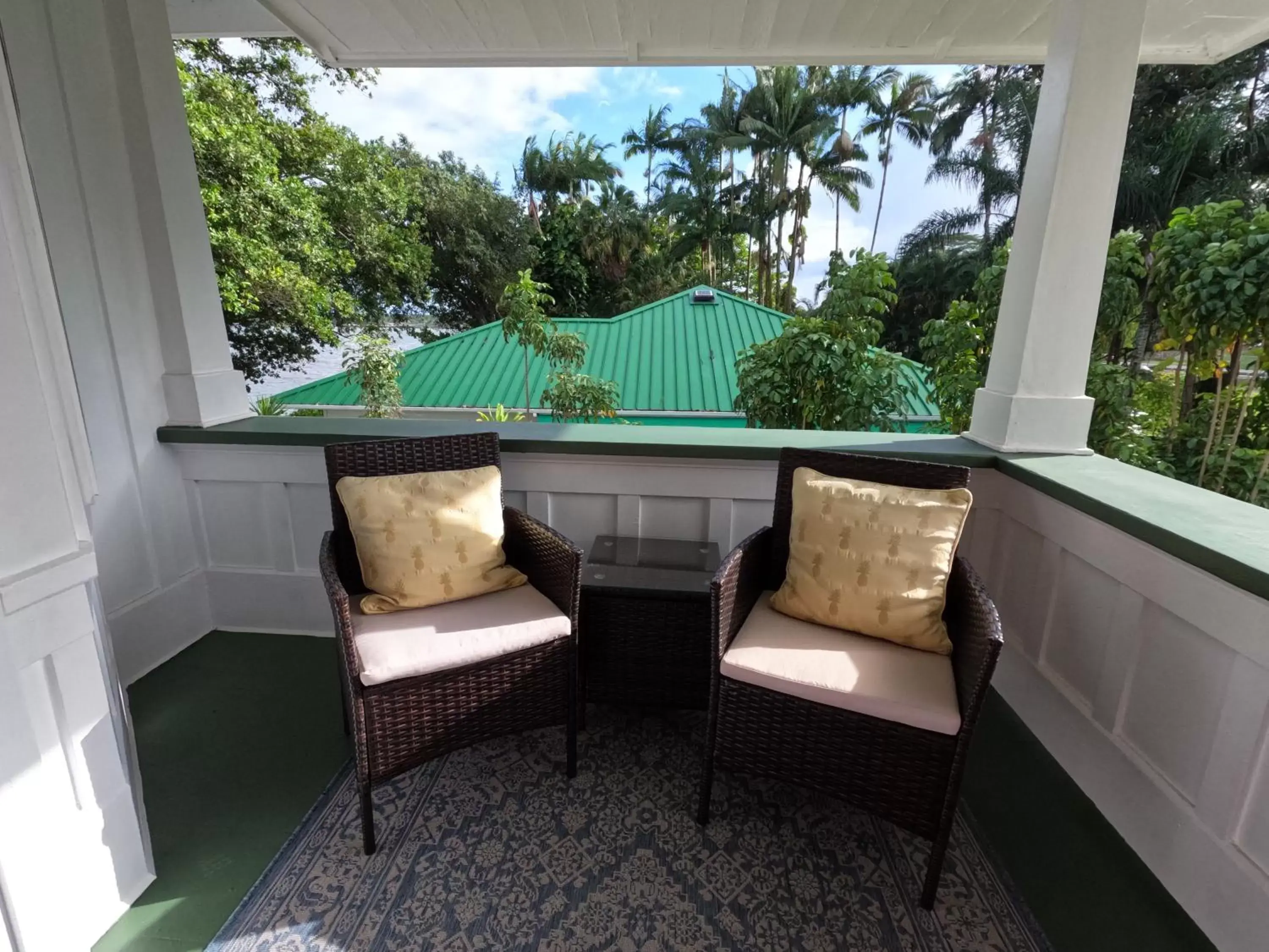 Balcony/Terrace in Hilo Bay Oceanfront Bed and Breakfast