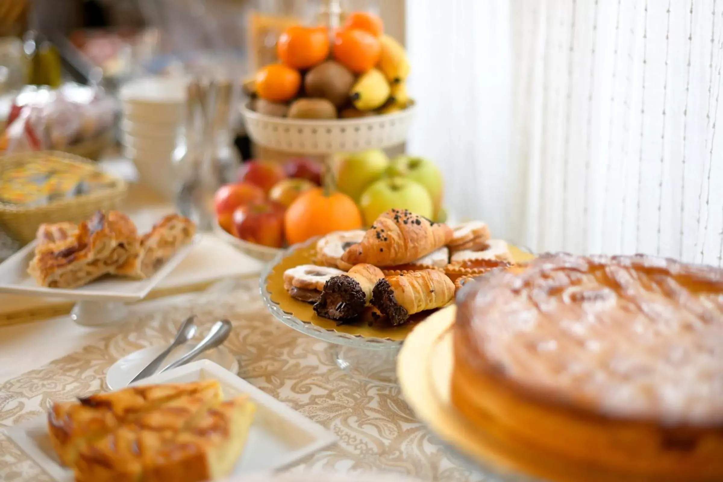 Continental breakfast, Food in Hotel Bagliori