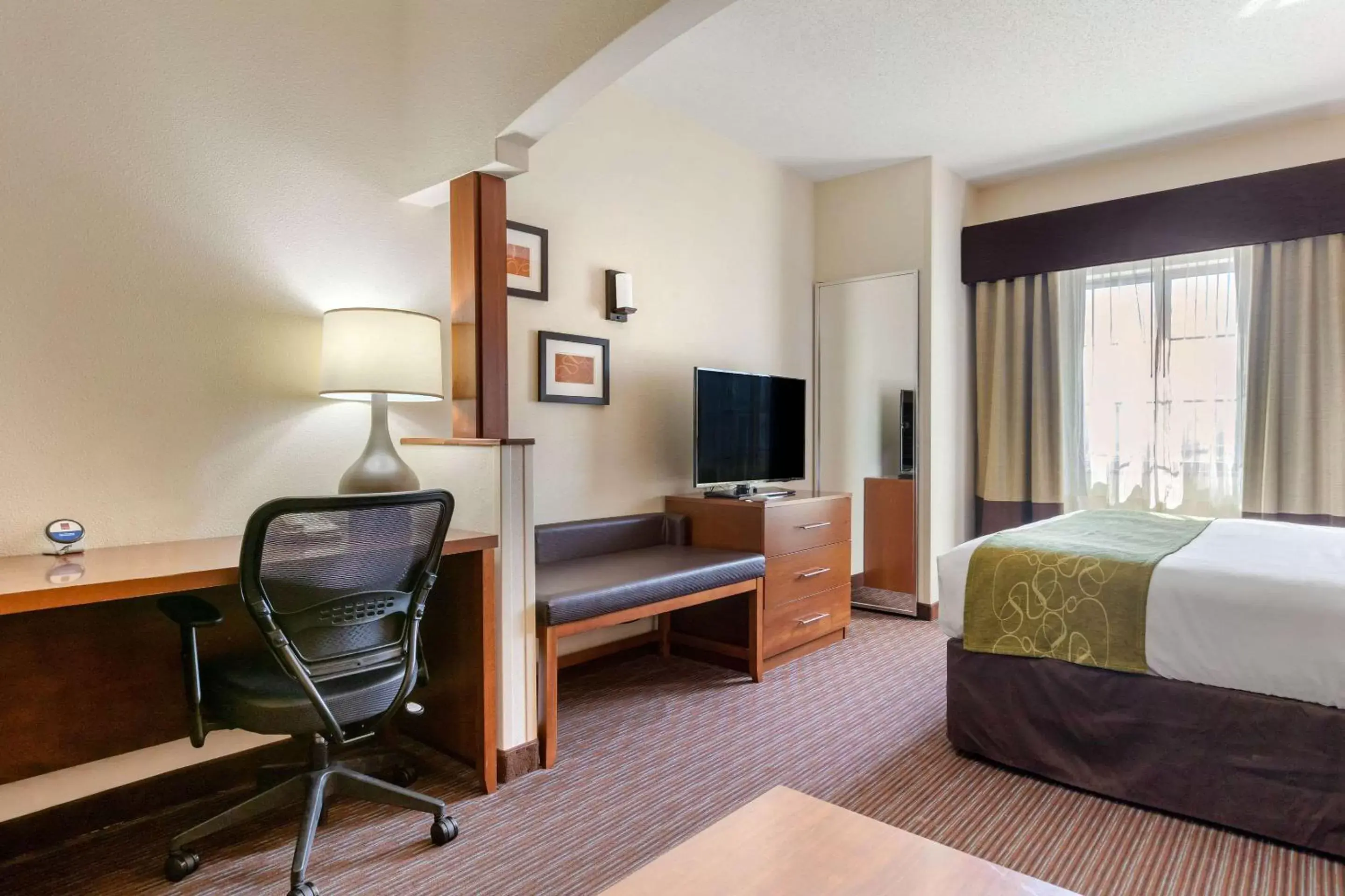 Photo of the whole room, TV/Entertainment Center in Comfort Suites Stevensville – St. Joseph