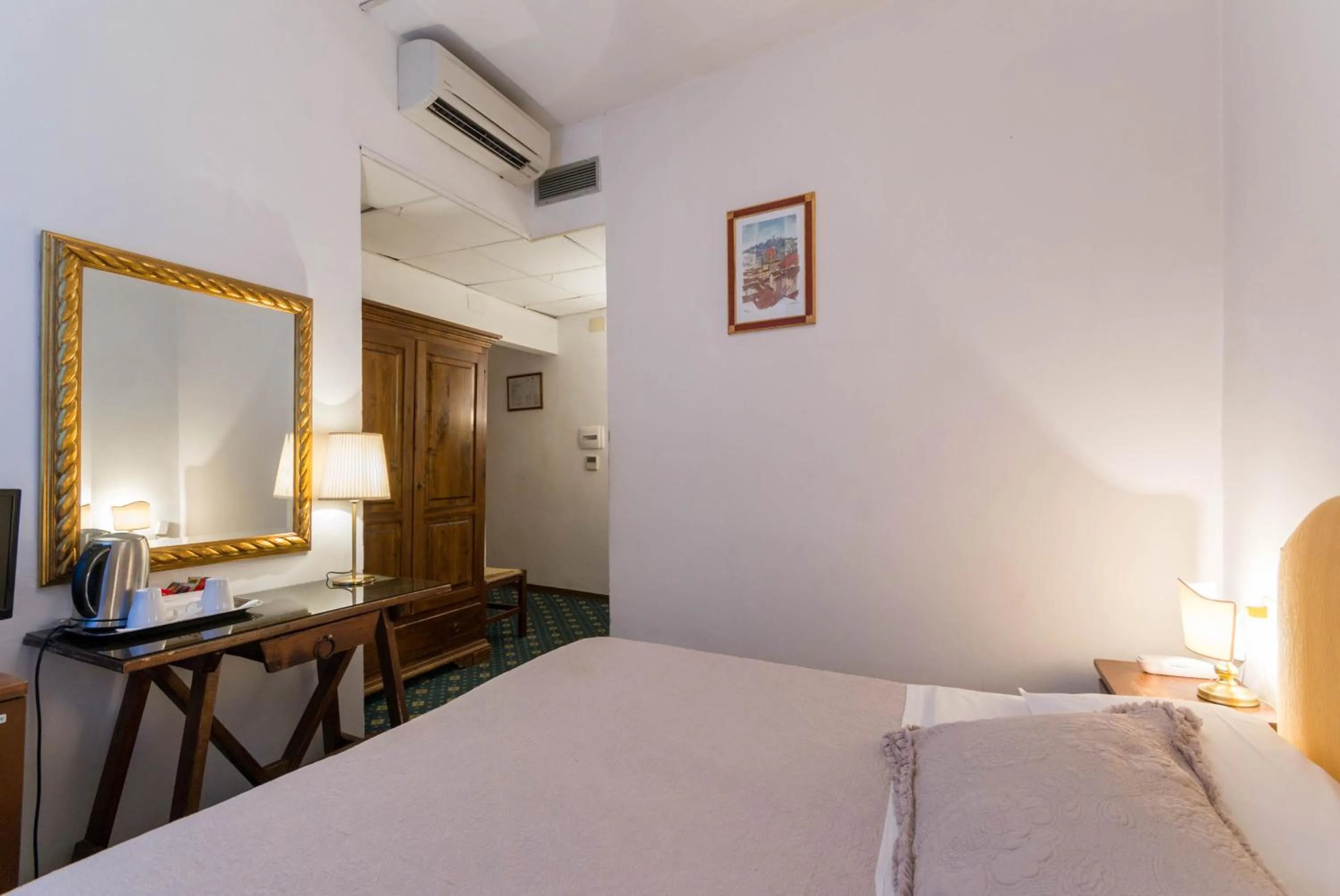 Bedroom, Bed in Hotel Rex