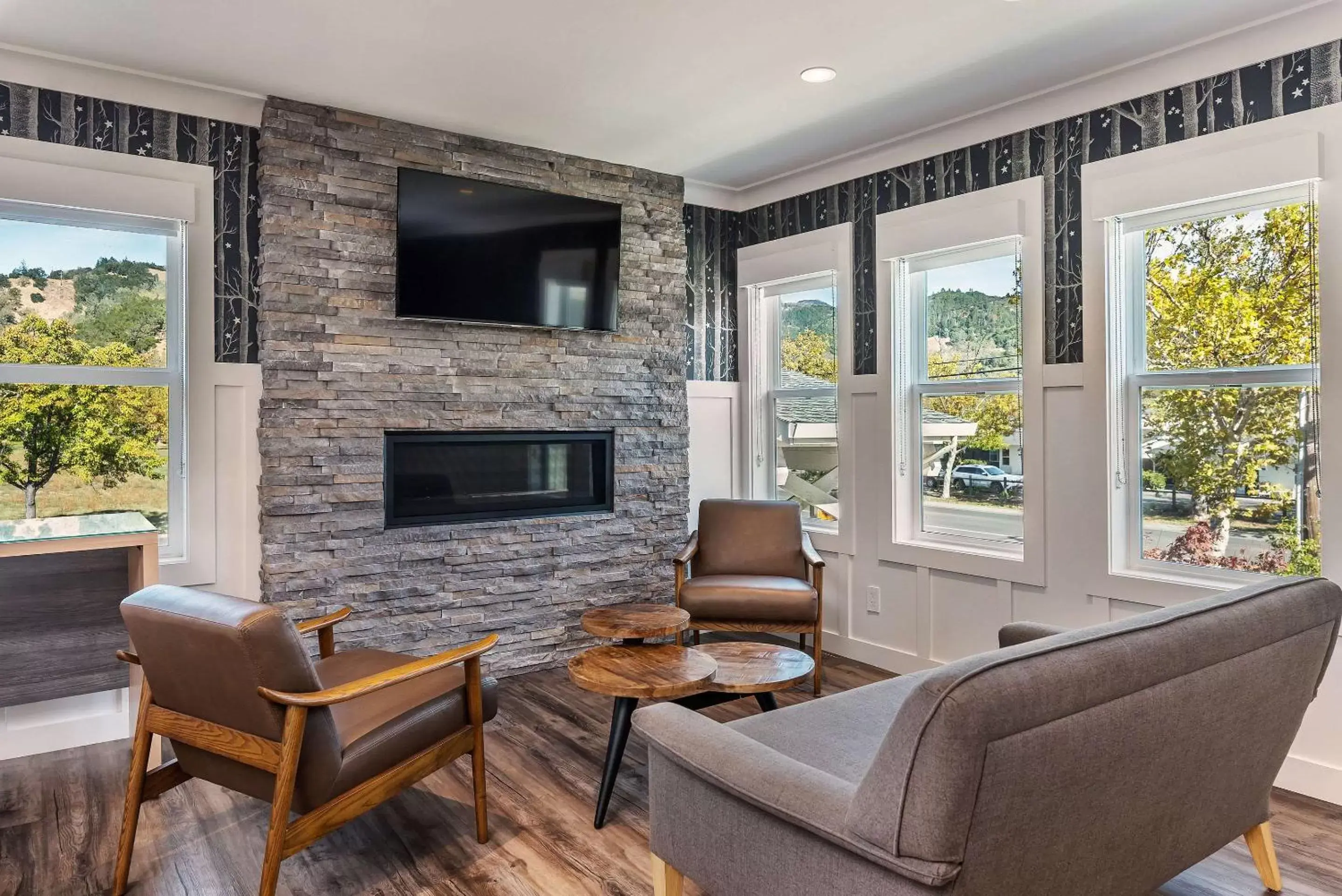 Bedroom, Seating Area in UpValley Inn & Hot Springs, Ascend Hotel Collection