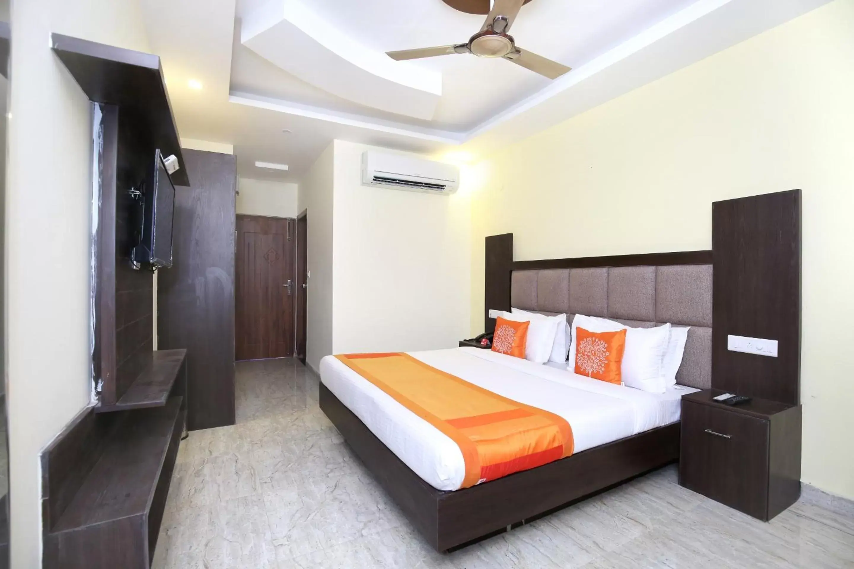 Bedroom, Bed in Capital O Hotel Royal Bedroom, Bed in Capital O Hotel Royal