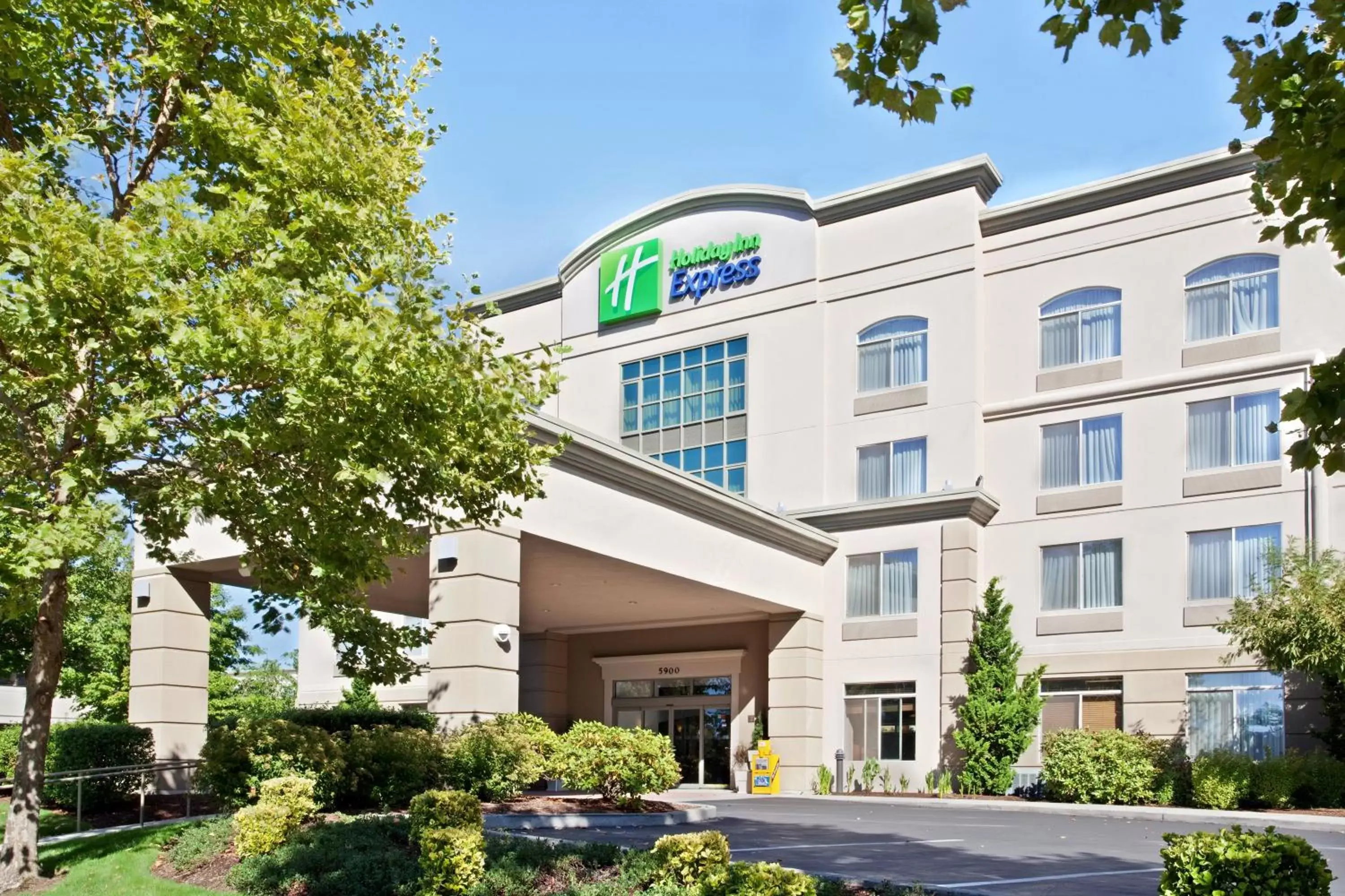 Property Building in Holiday Inn Express Portland West/Hillsboro, an IHG Hotel