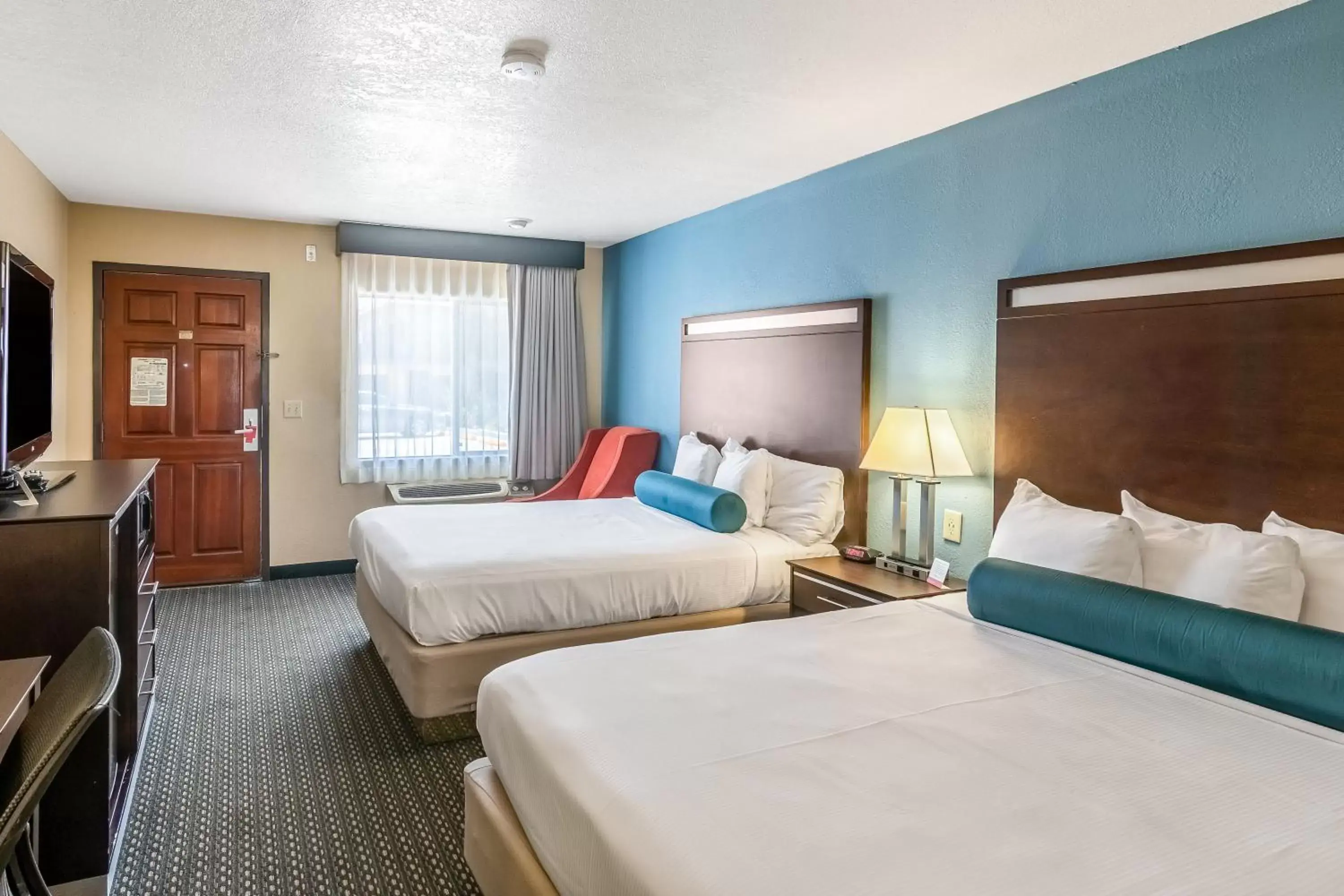 Bedroom, Bed in Glenridge Inn Glendale - Pasadena