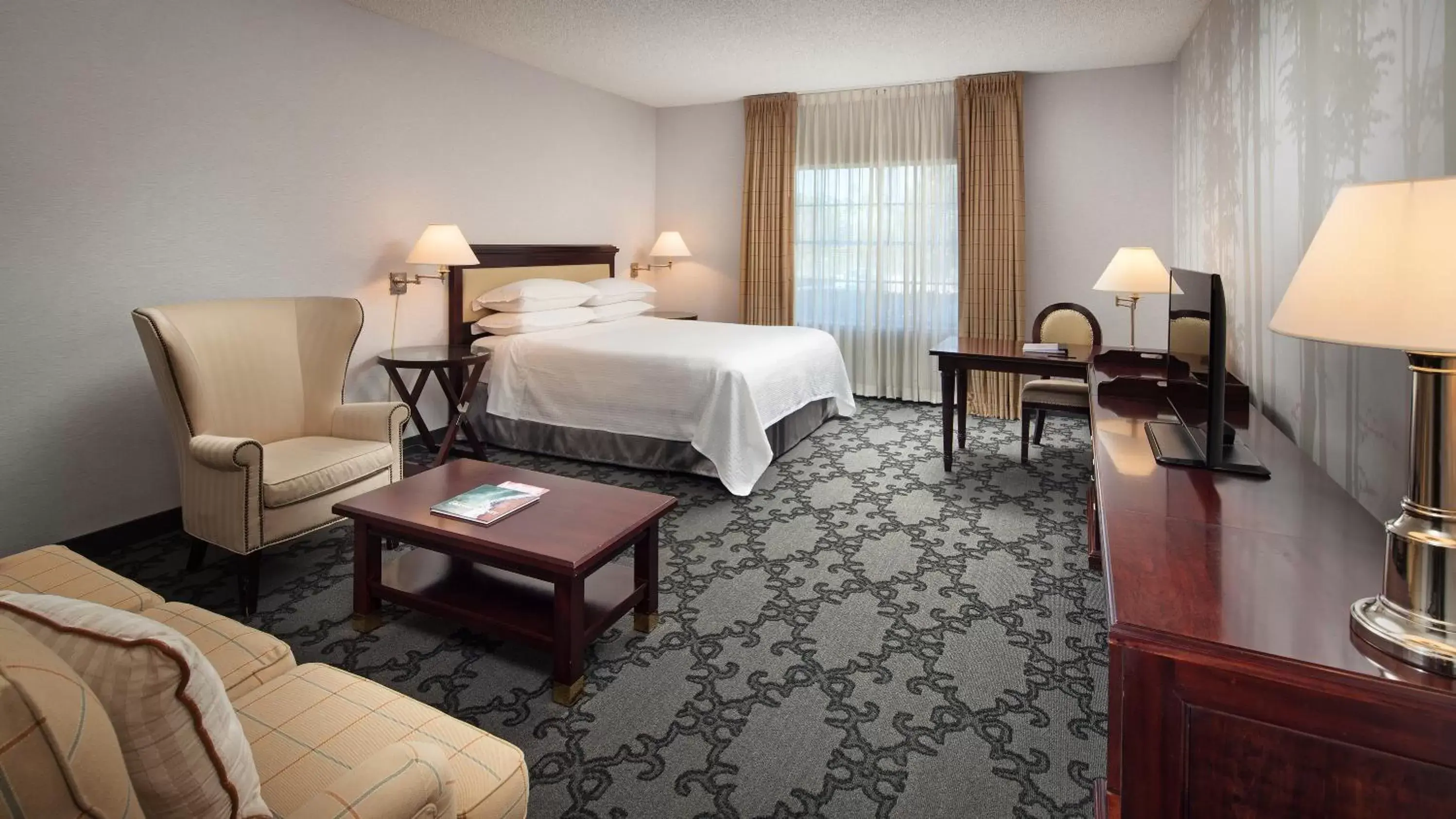 Standard King Room in Anaheim Majestic Garden Hotel Standard King Room in Anaheim Majestic Garden Hotel