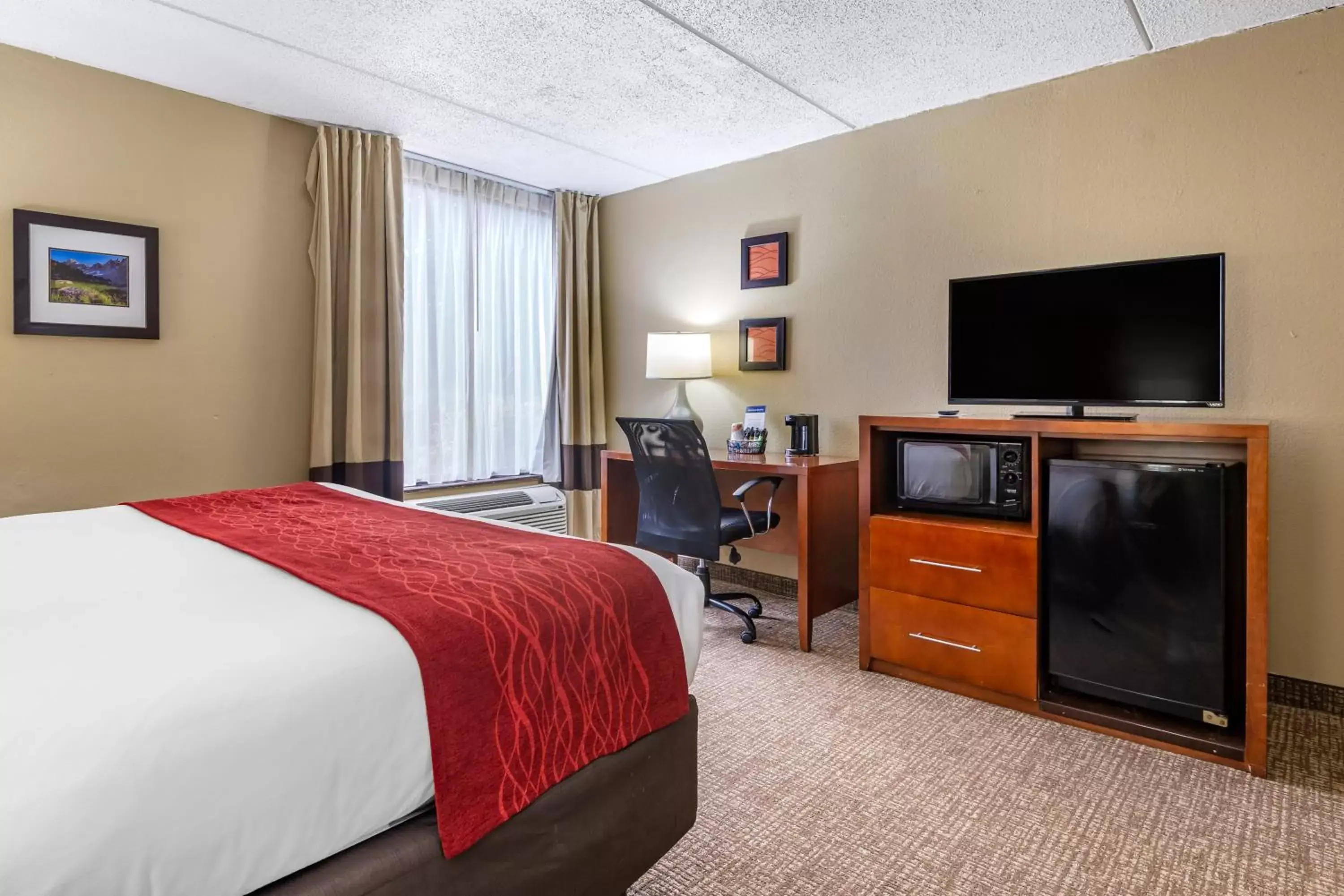 TV/Entertainment Center in Comfort Inn Matthews / Charlotte