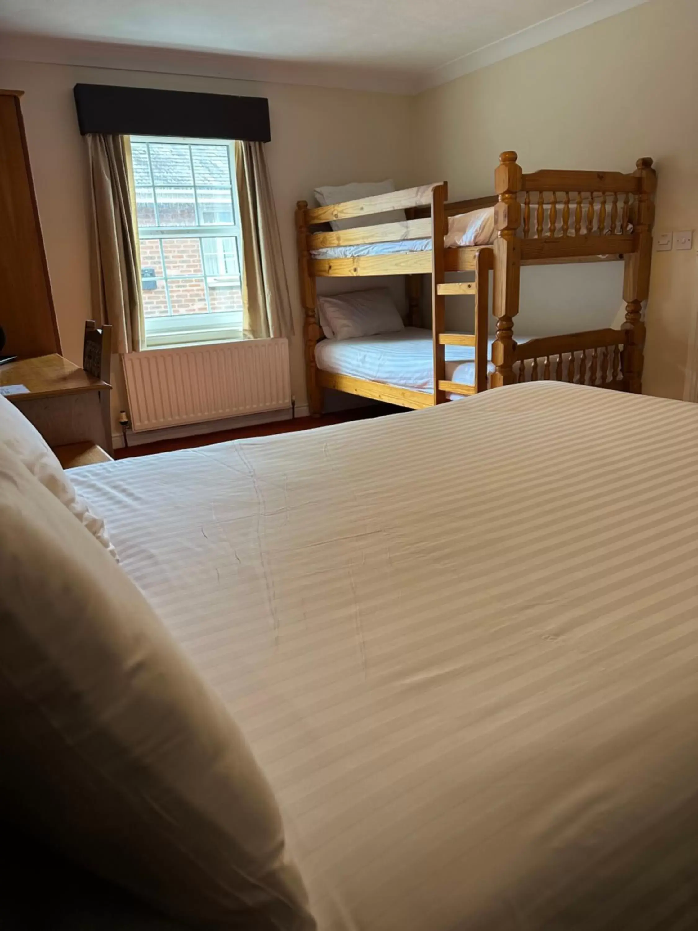 Bunk Bed in The Gables Hotel