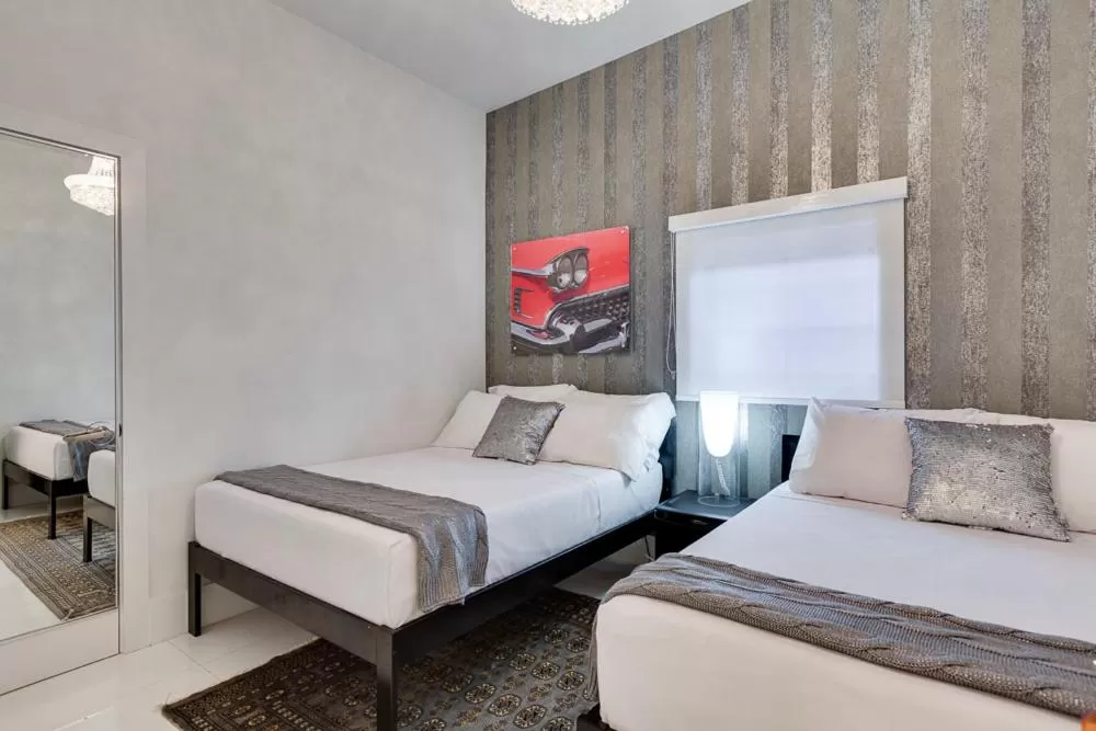 Bed in Bars B&B South Beach Hotel