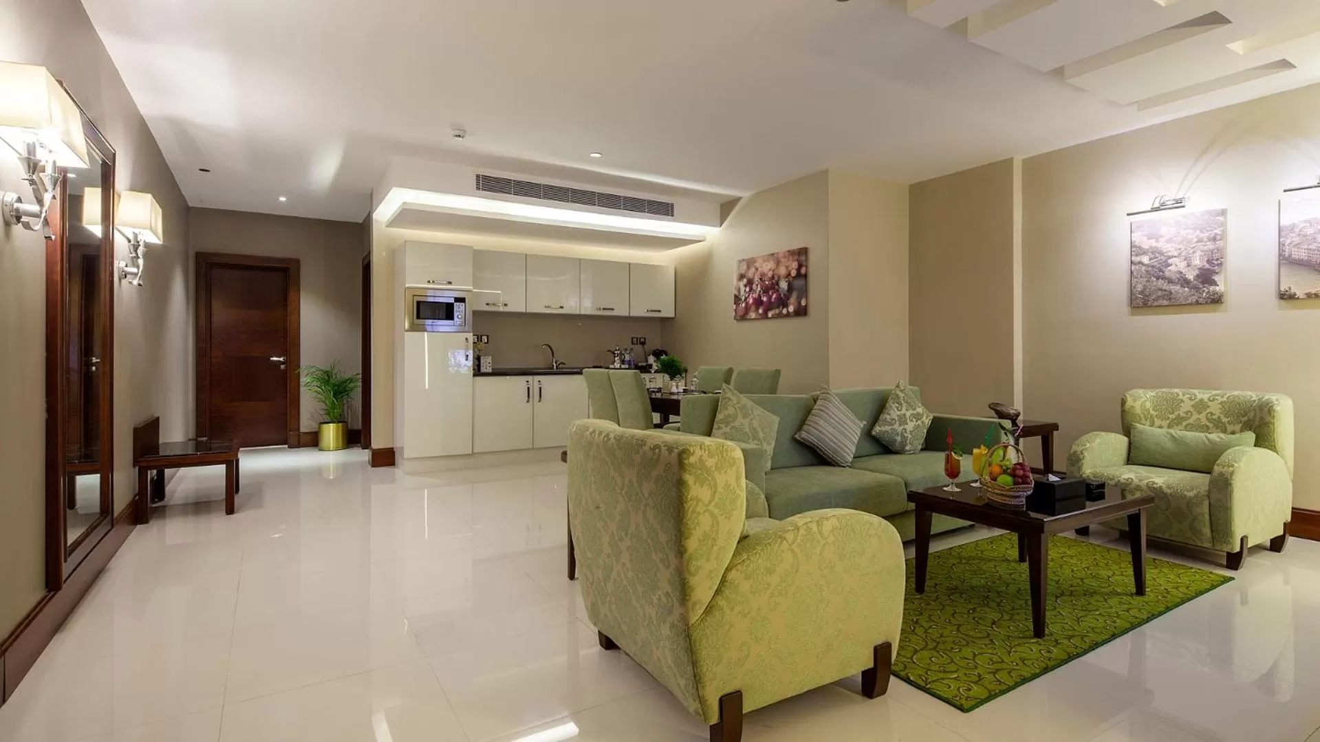 Kitchen or kitchenette in Western Lamar Hotel