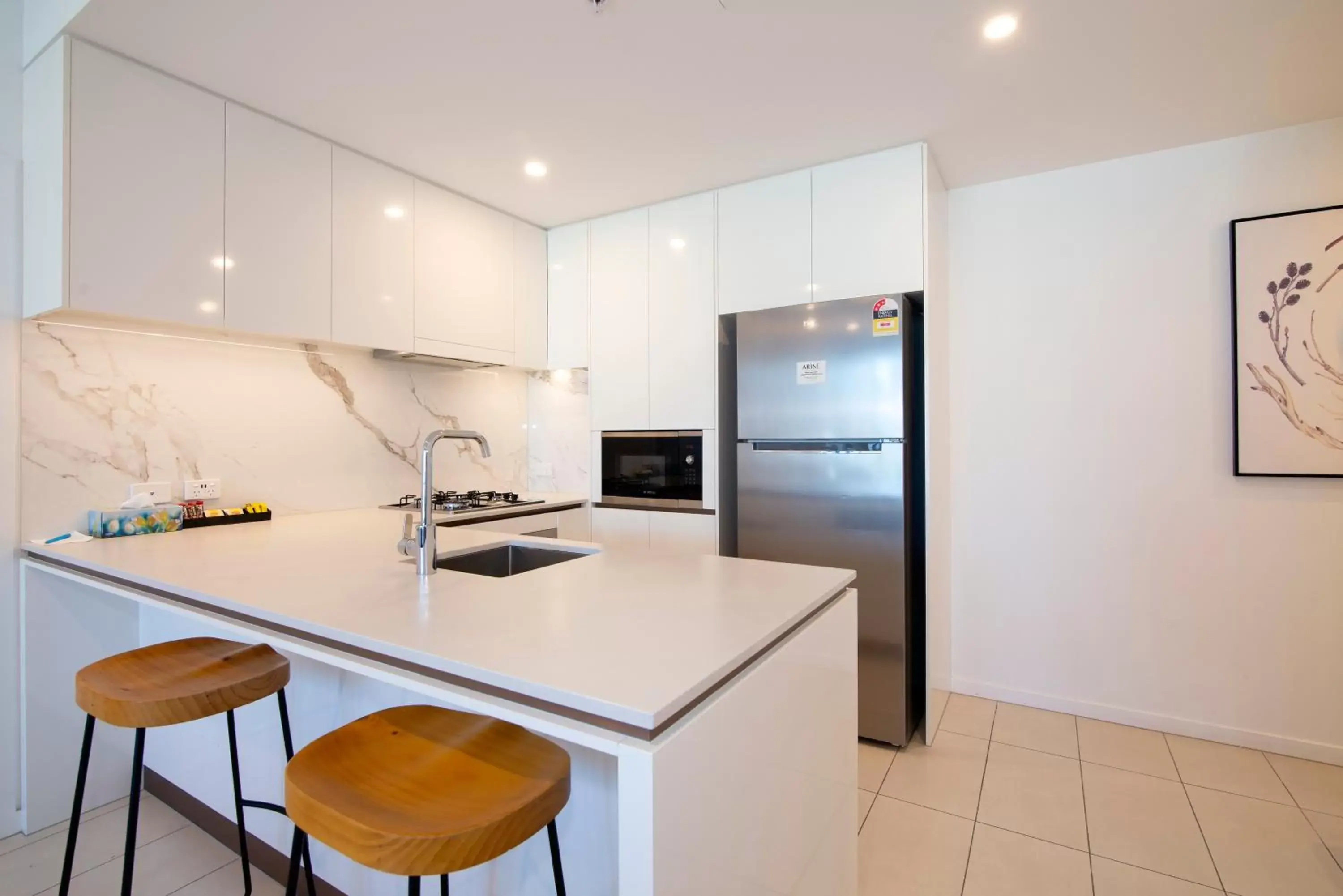 Kitchen or kitchenette, Kitchen/Kitchenette in Hope Street Apartments by CLLIX