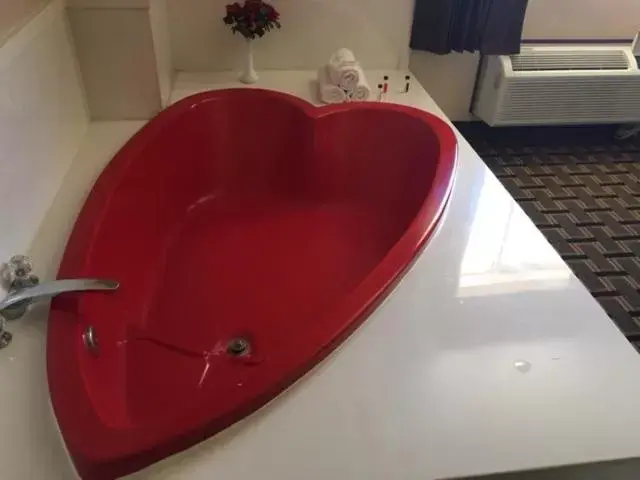 Hot Tub, Bathroom in Days Inn by Wyndham Hurricane/Zion National Park Area
