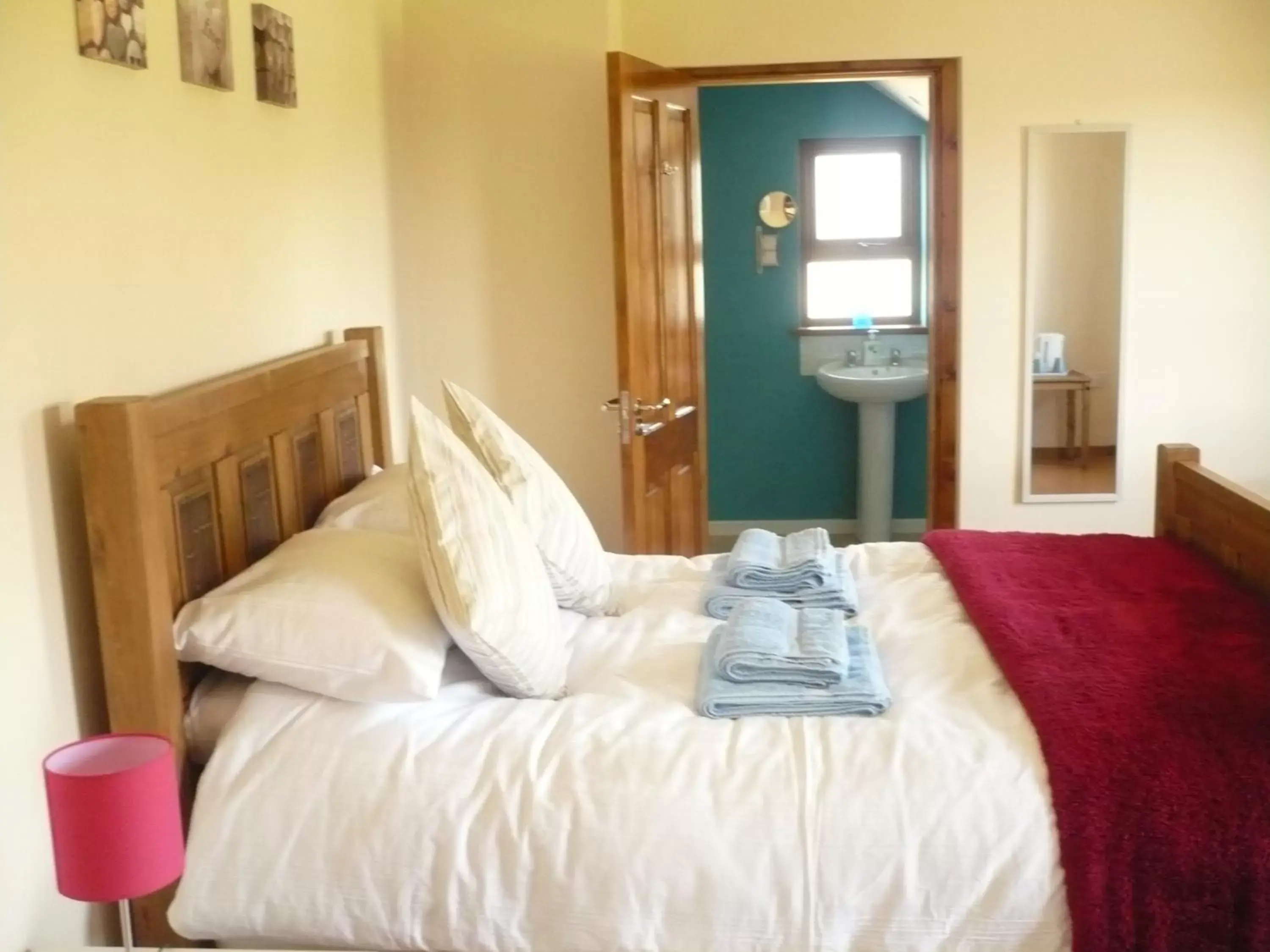 Bedroom, Bed in Maghernahar House B&B