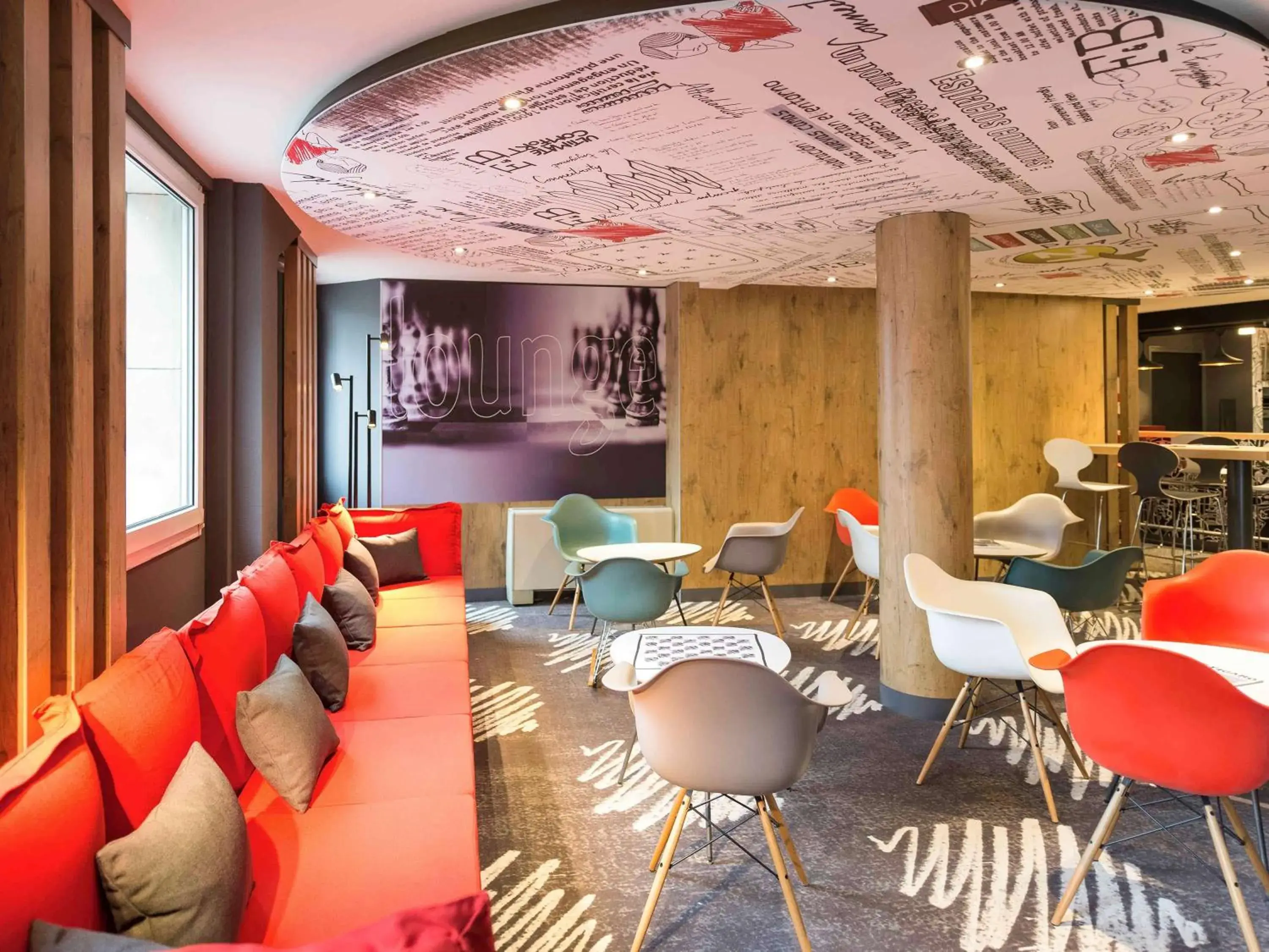 Photo of the whole room, Lounge/Bar in ibis Paris Brancion Parc des Expositions 15eme
