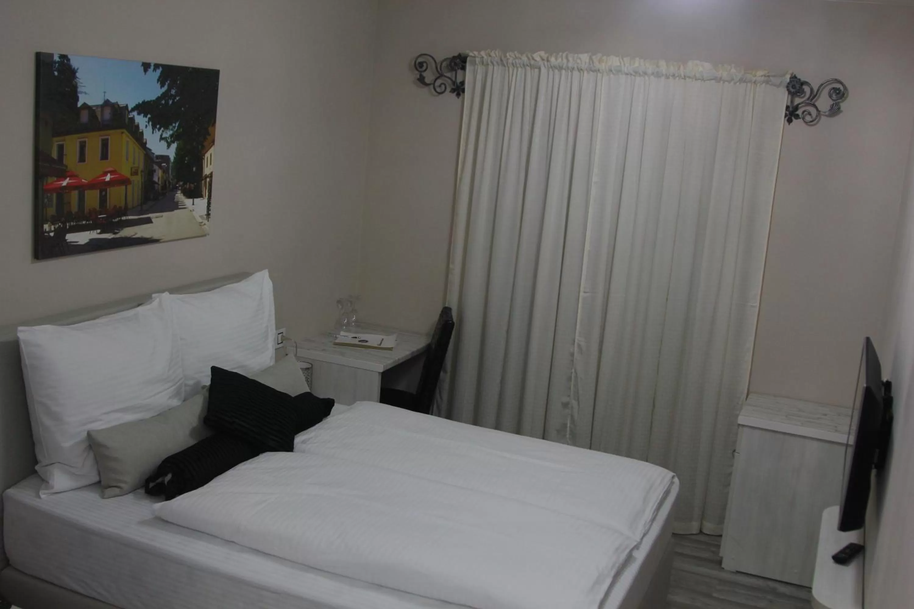 Photo of the whole room, Bed in Hotel Bakarni Lonac