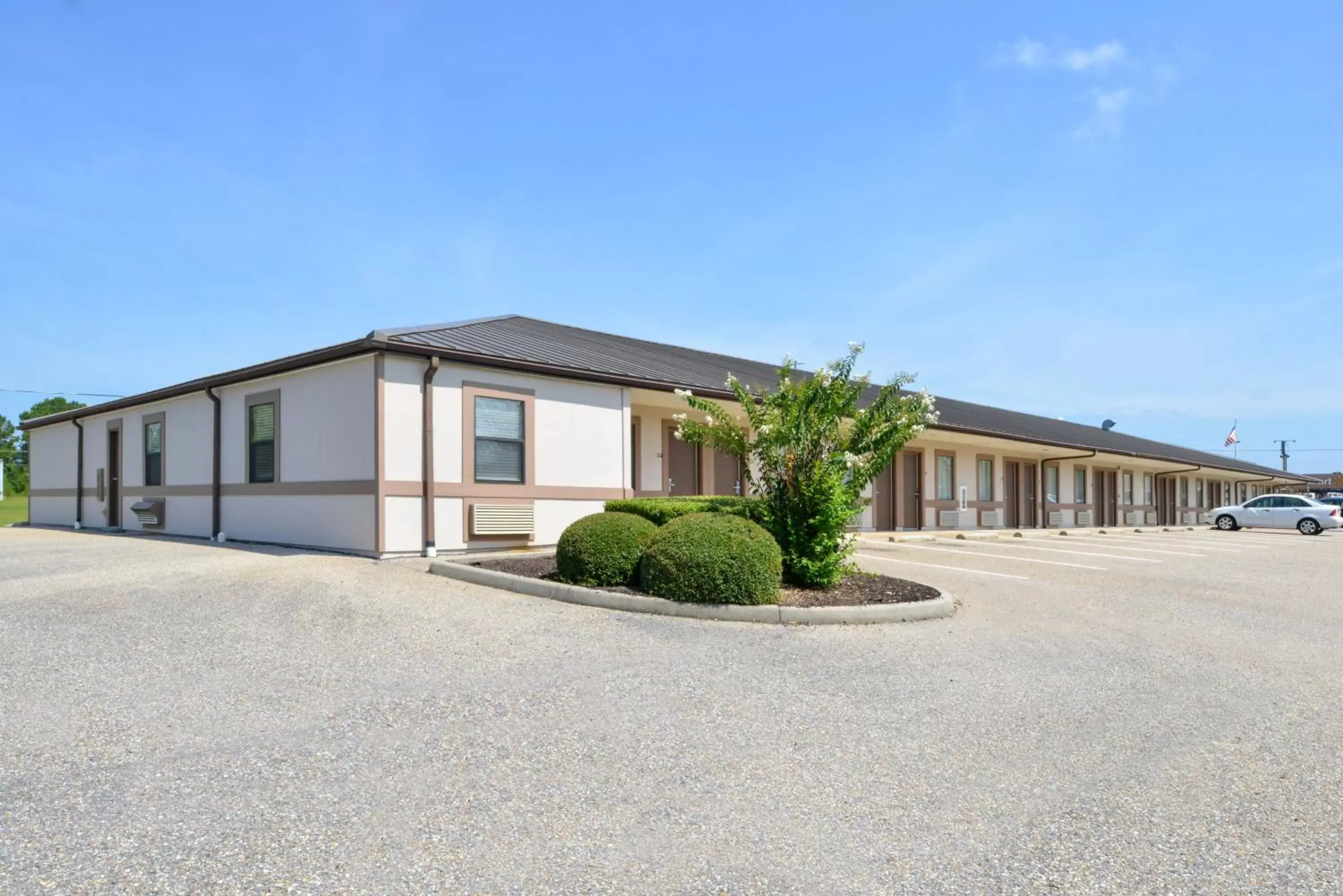 Property building in Briarwood Inn Of Geneva Property building in Briarwood Inn Of Geneva