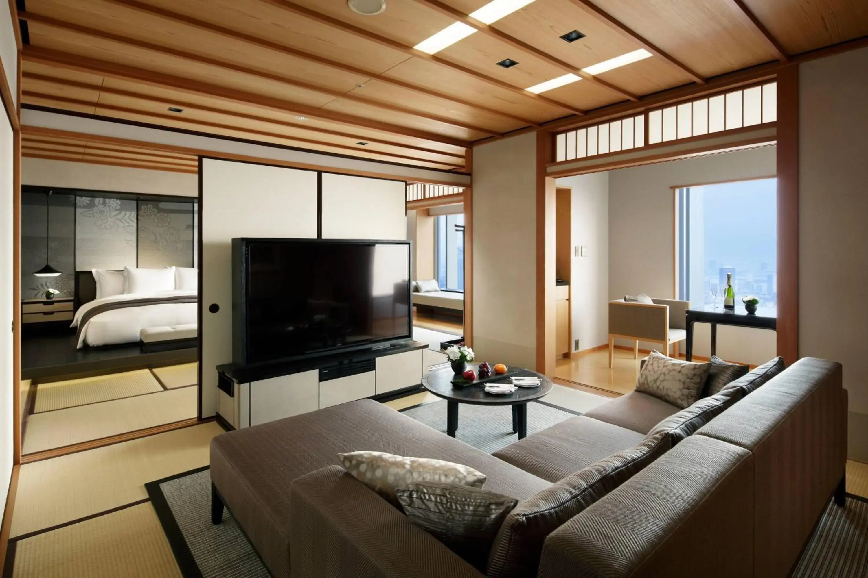 Bedroom, TV/Entertainment Center in The Ritz-Carlton Tokyo