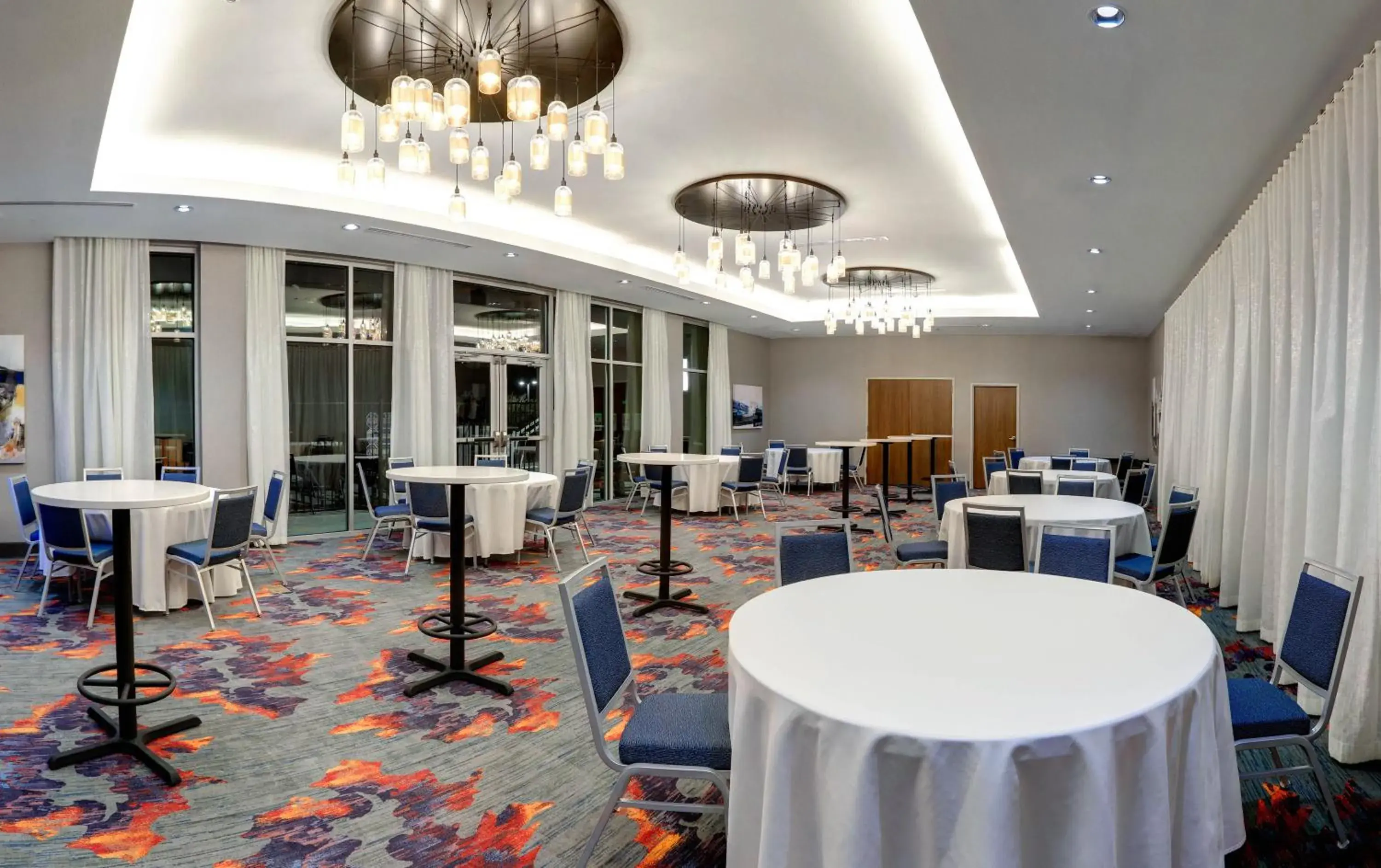 Meeting/conference room, Restaurant/Places to Eat in La Quinta Inn & Suites by Wyndham Lakeway