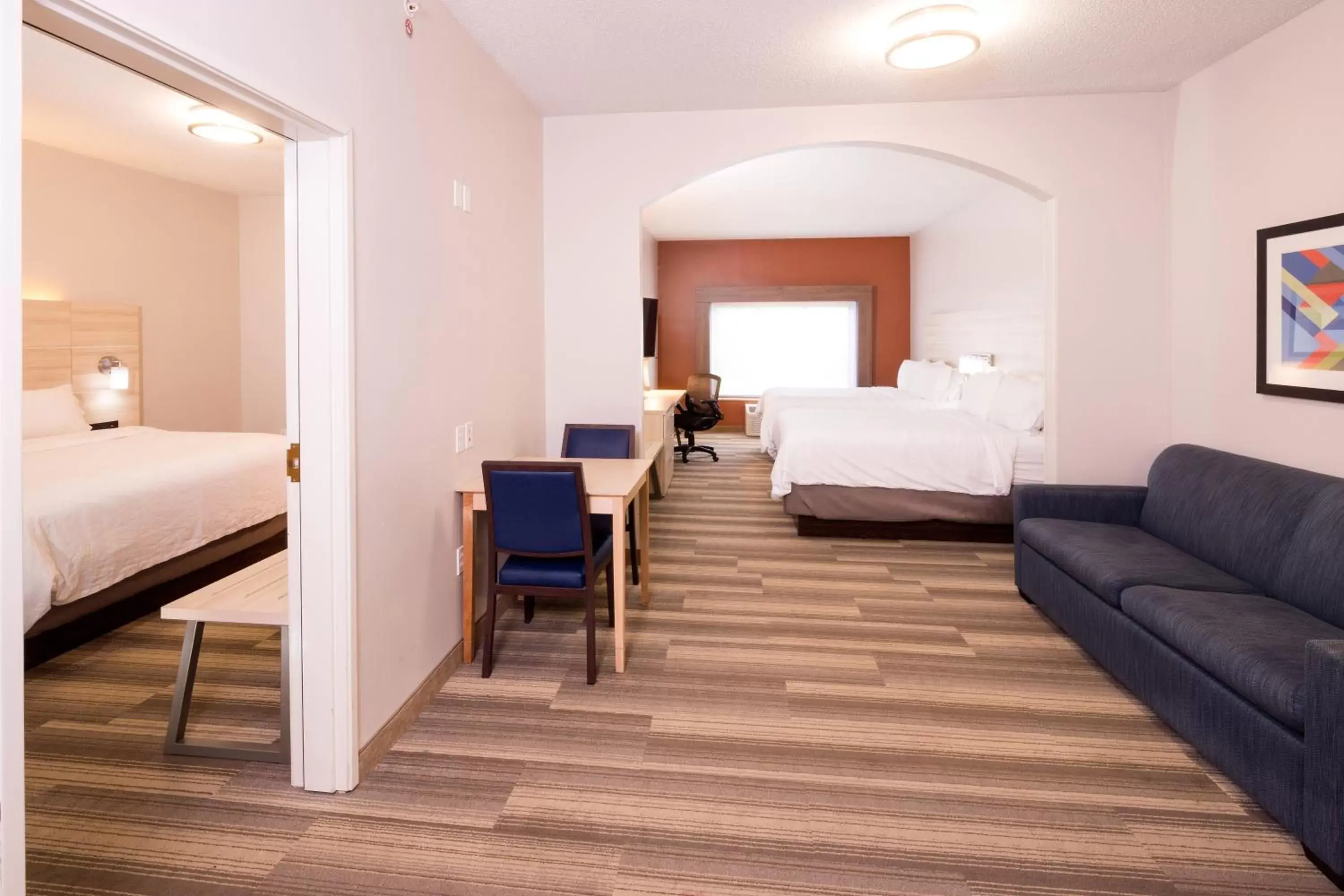 Photo of the whole room, Bed in Holiday Inn Express Hotel & Suites Grand Blanc, an IHG Hotel