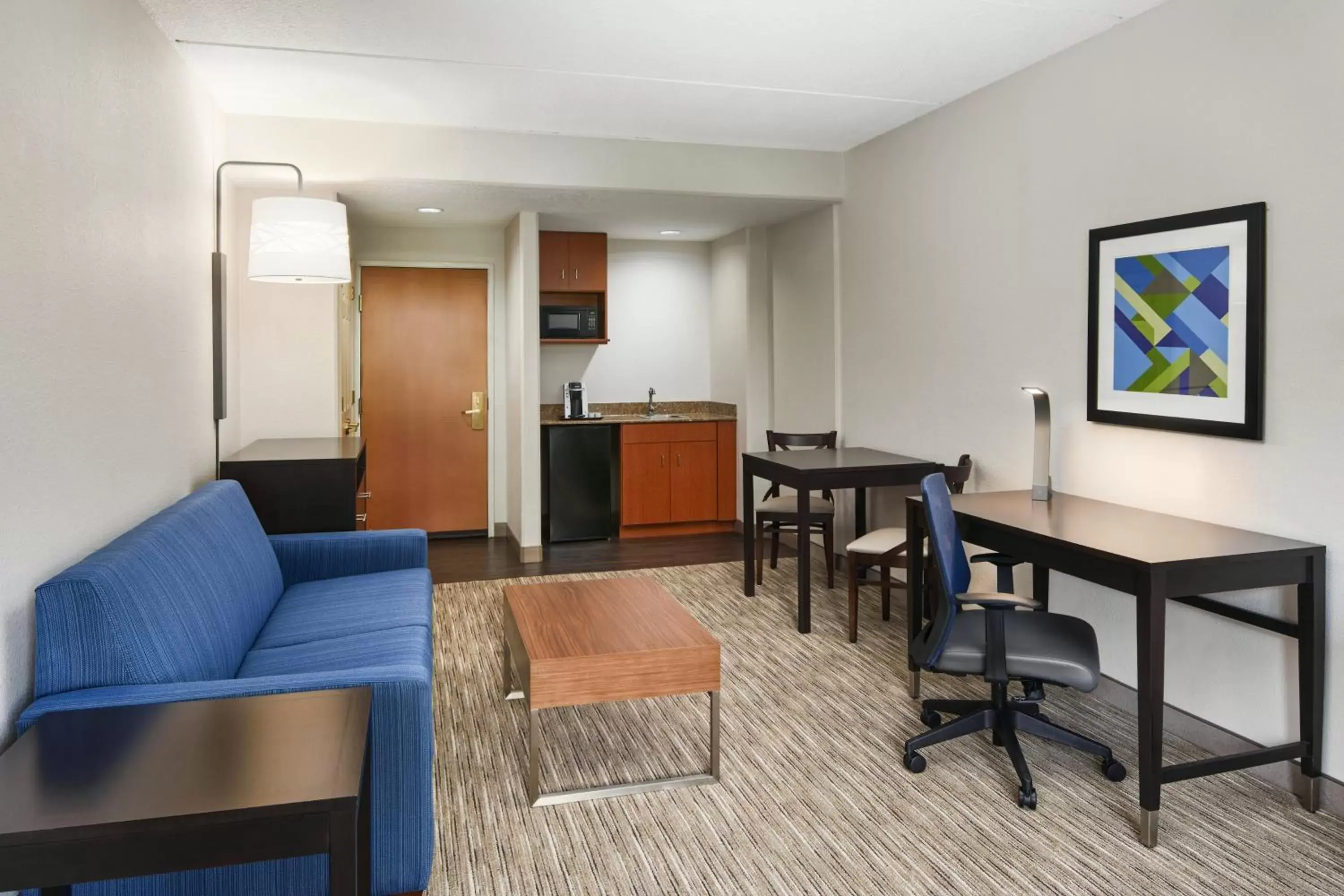 Photo of the whole room, Seating Area in Holiday Inn Express & Suites Jacksonville South East - Medical Center Area, an IHG Hotel