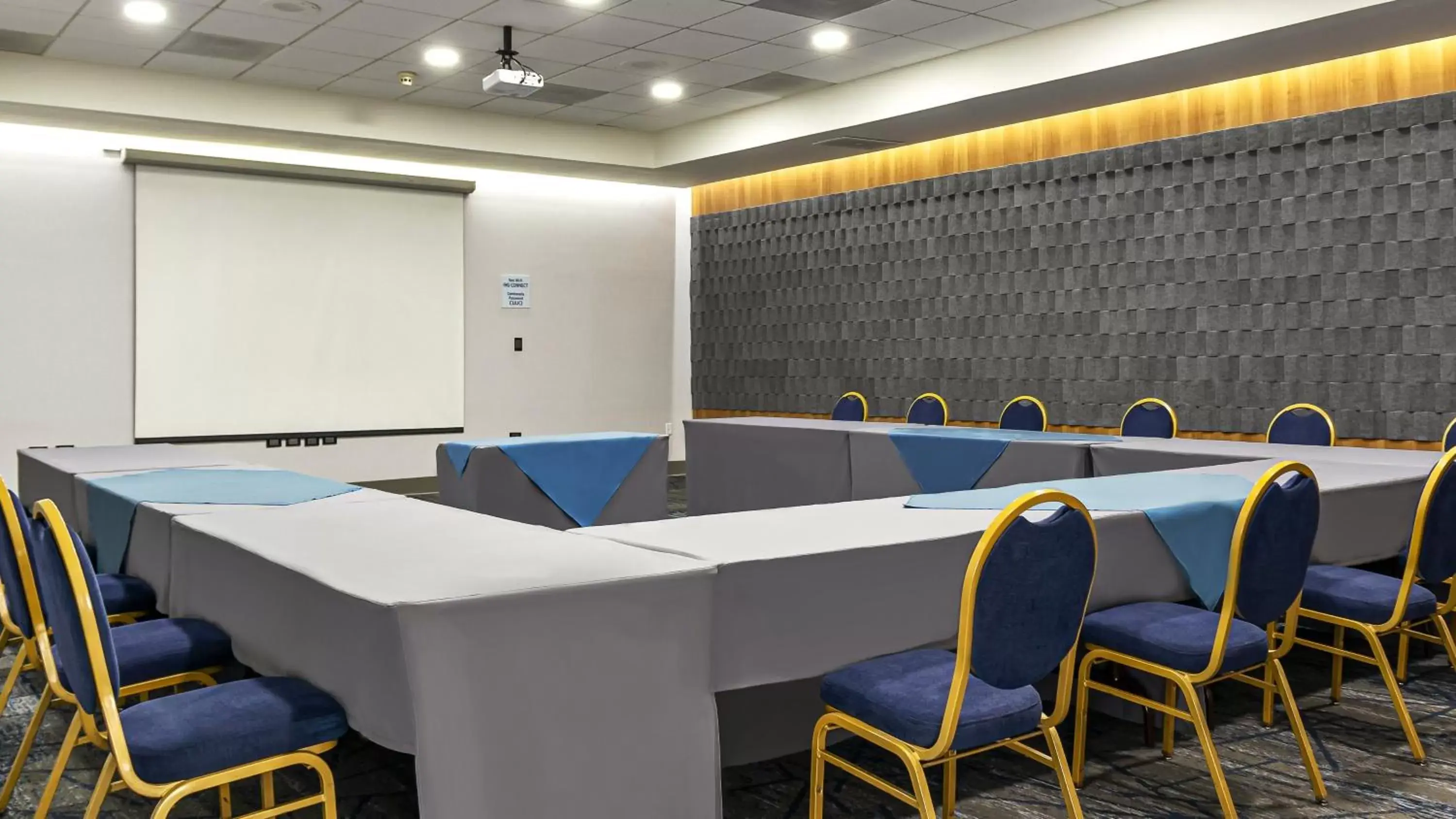 Meeting/conference room in Holiday Inn Express Chihuahua, an IHG Hotel
