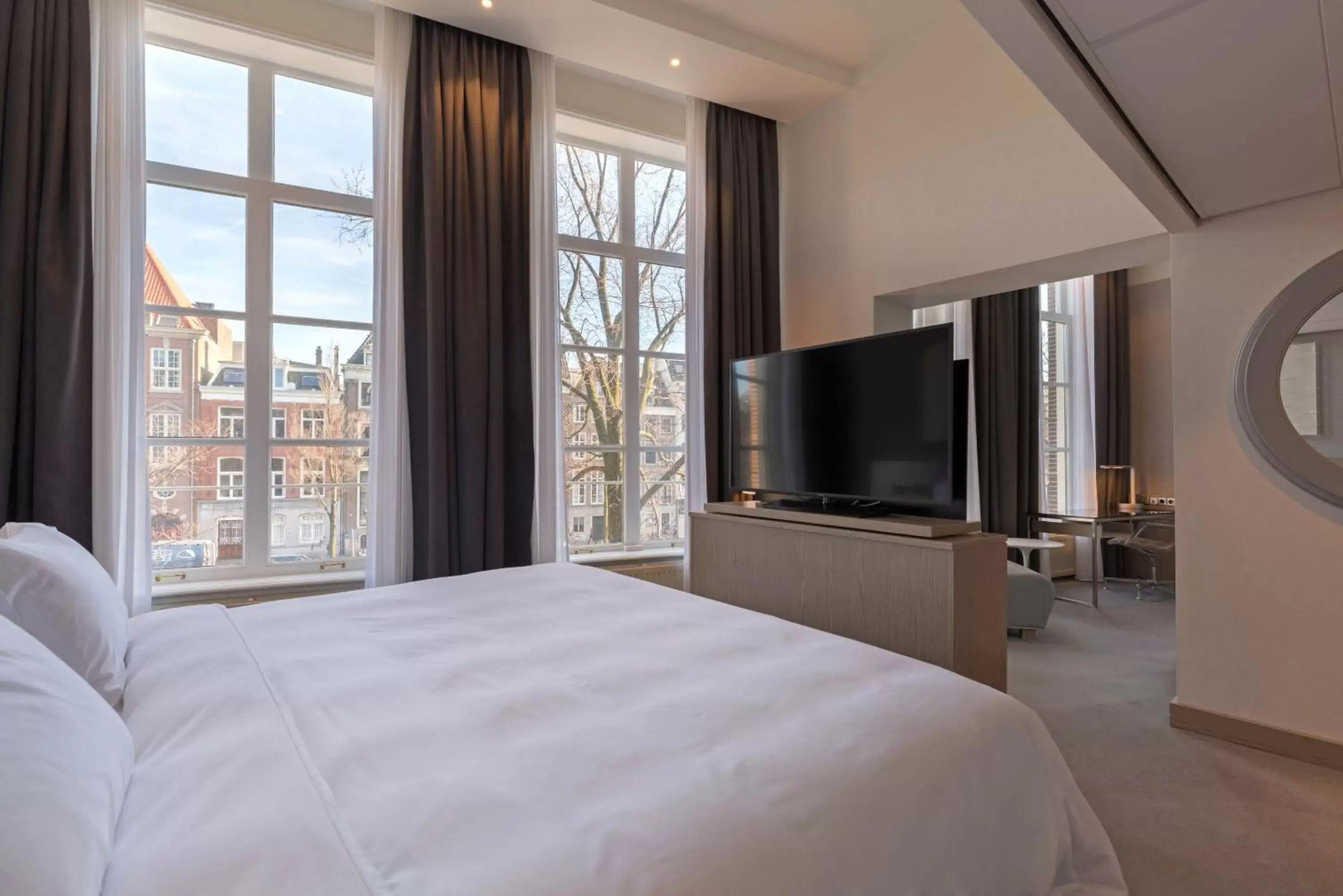 Bed, TV/Entertainment Center in Radisson Blu Hotel, Amsterdam City Center