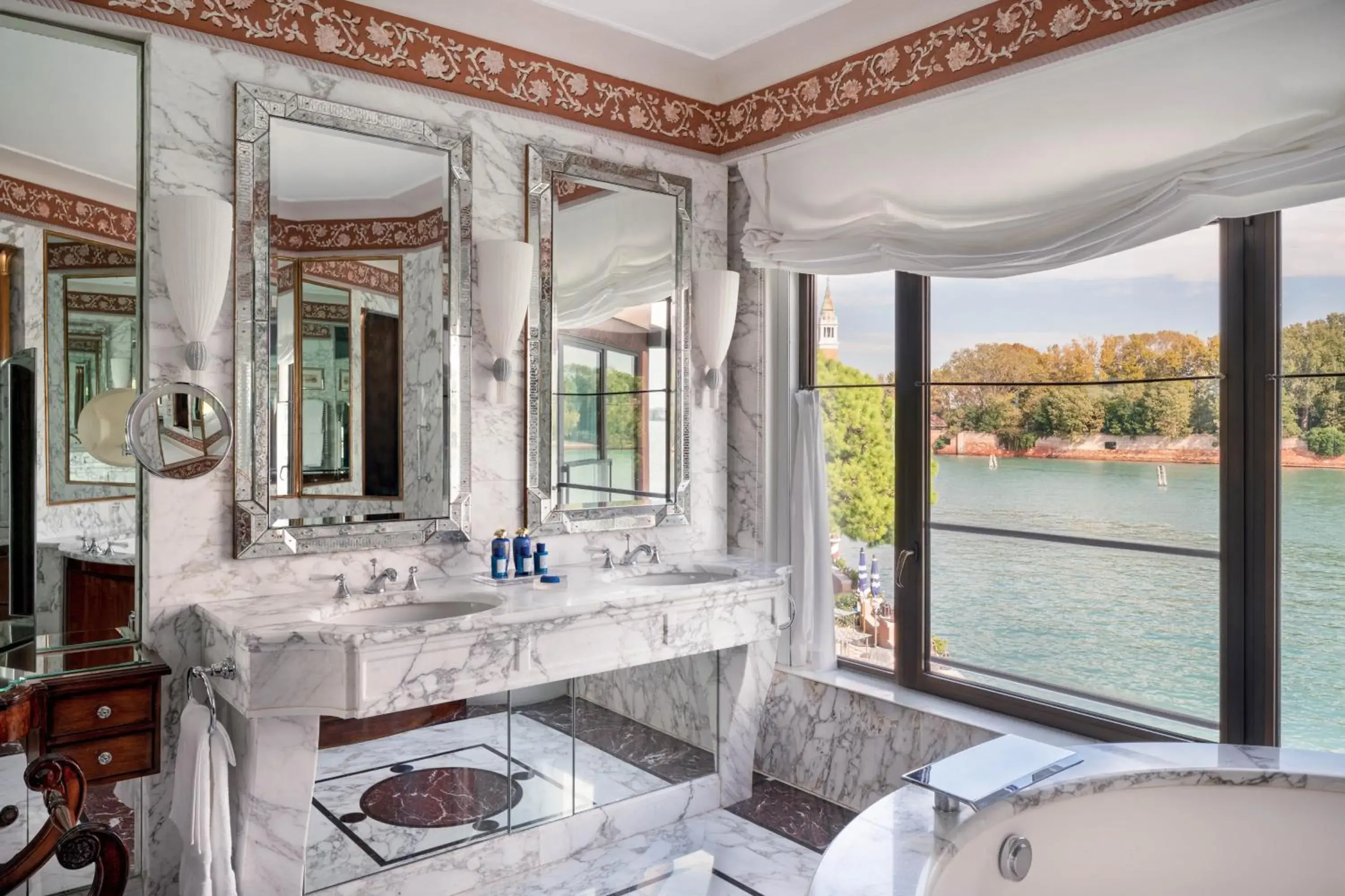 Bathroom in Hotel Cipriani, A Belmond Hotel, Venice