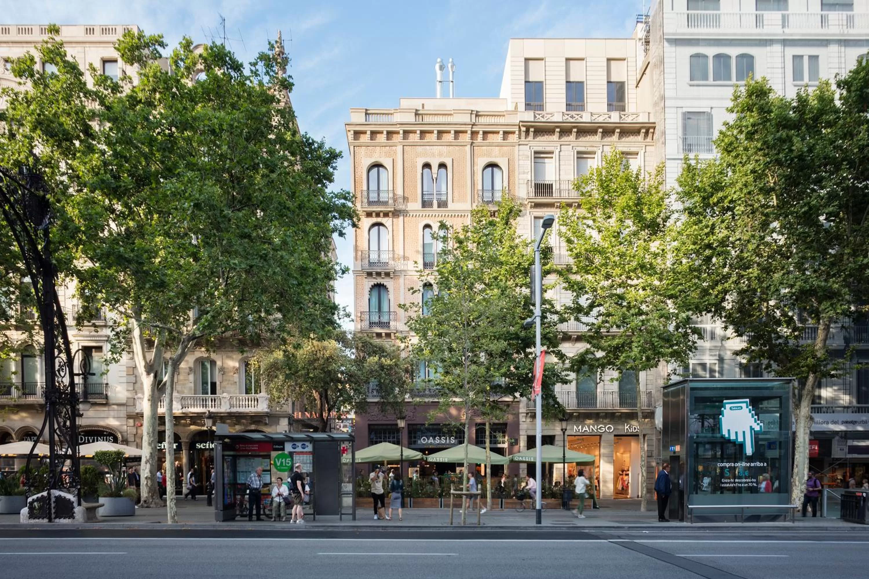 Facade/entrance in Praktik Èssens