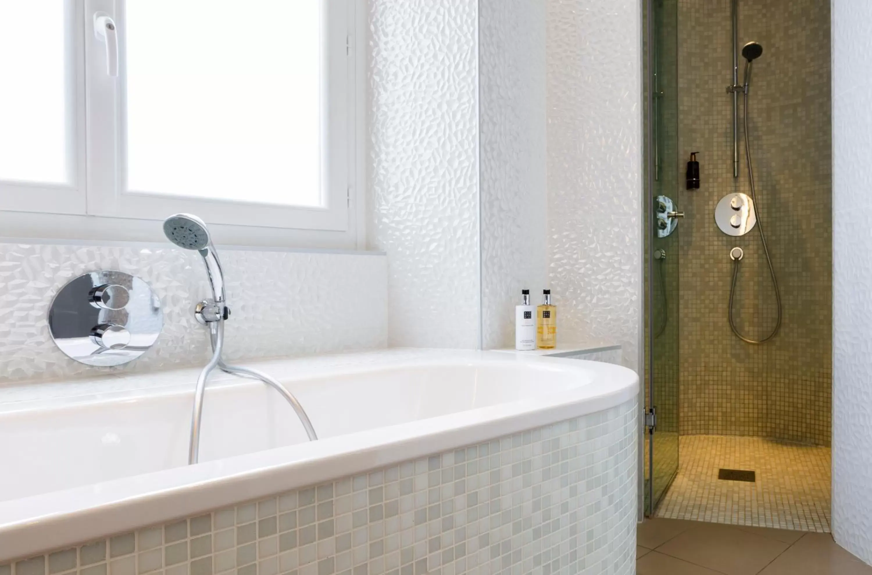 Shower, Bathroom in Oceania l'Hôtel de France Nantes