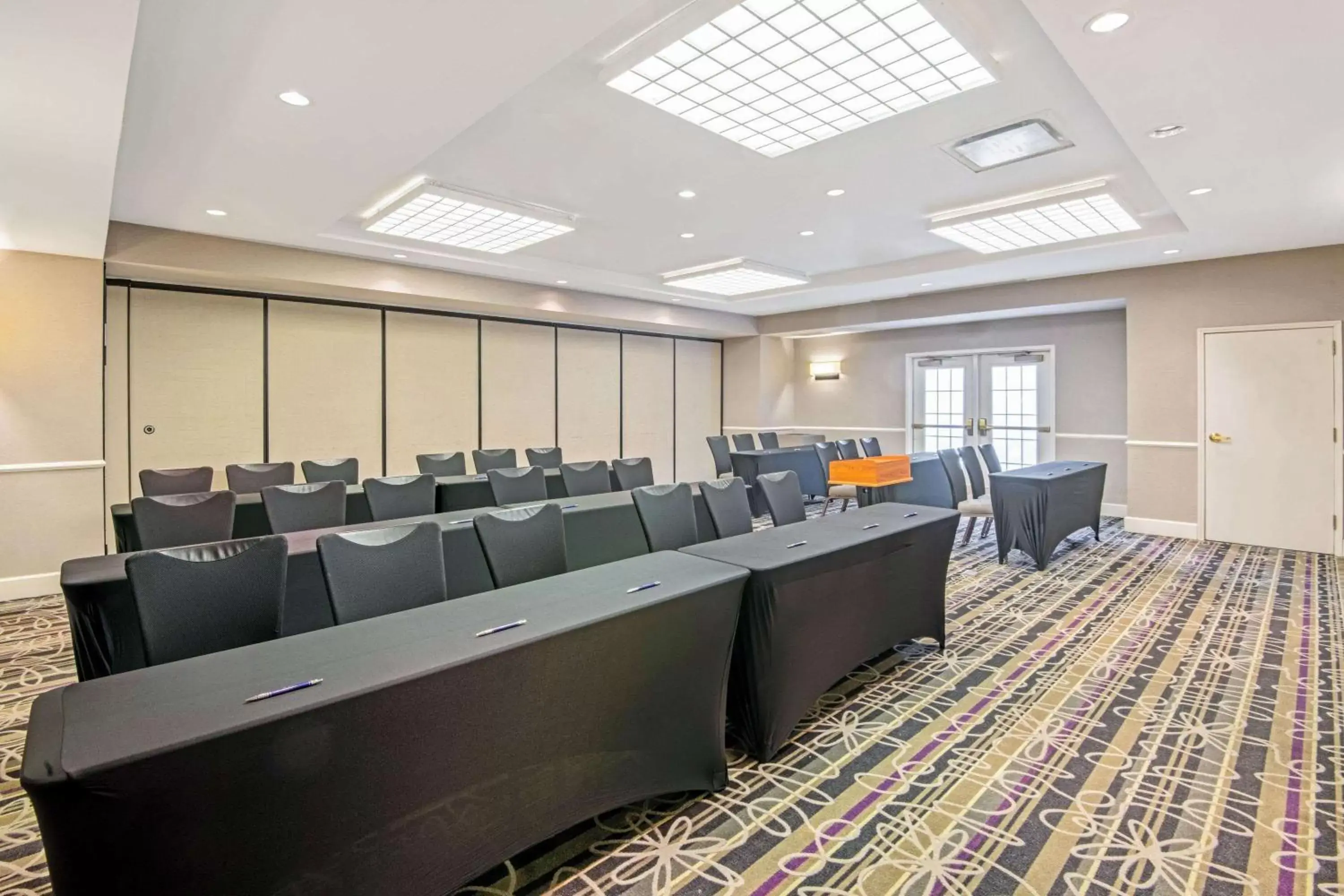 Meeting/conference room in La Quinta by Wyndham San Antonio Airport