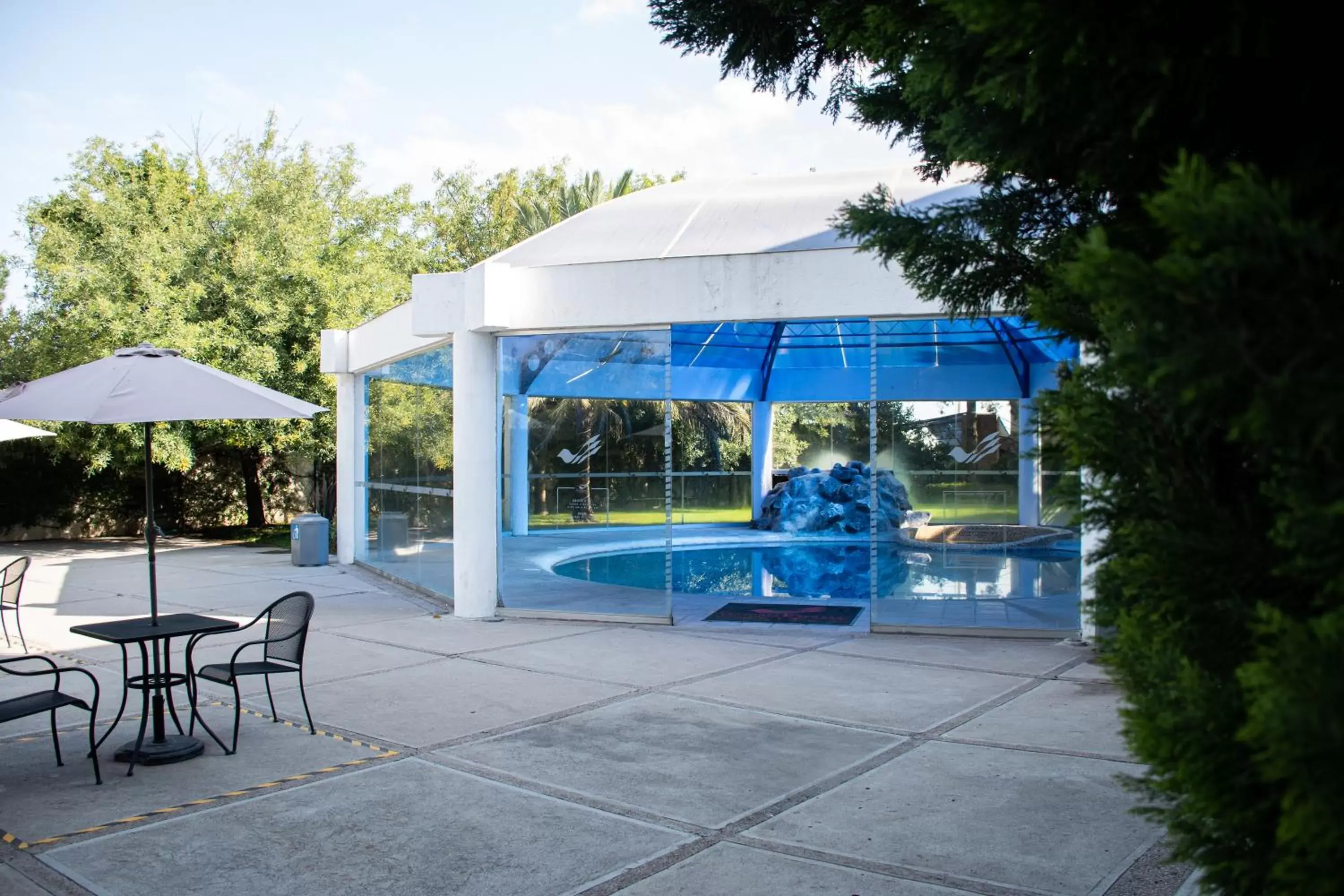 Patio, Swimming Pool in Hotel Victoria Express