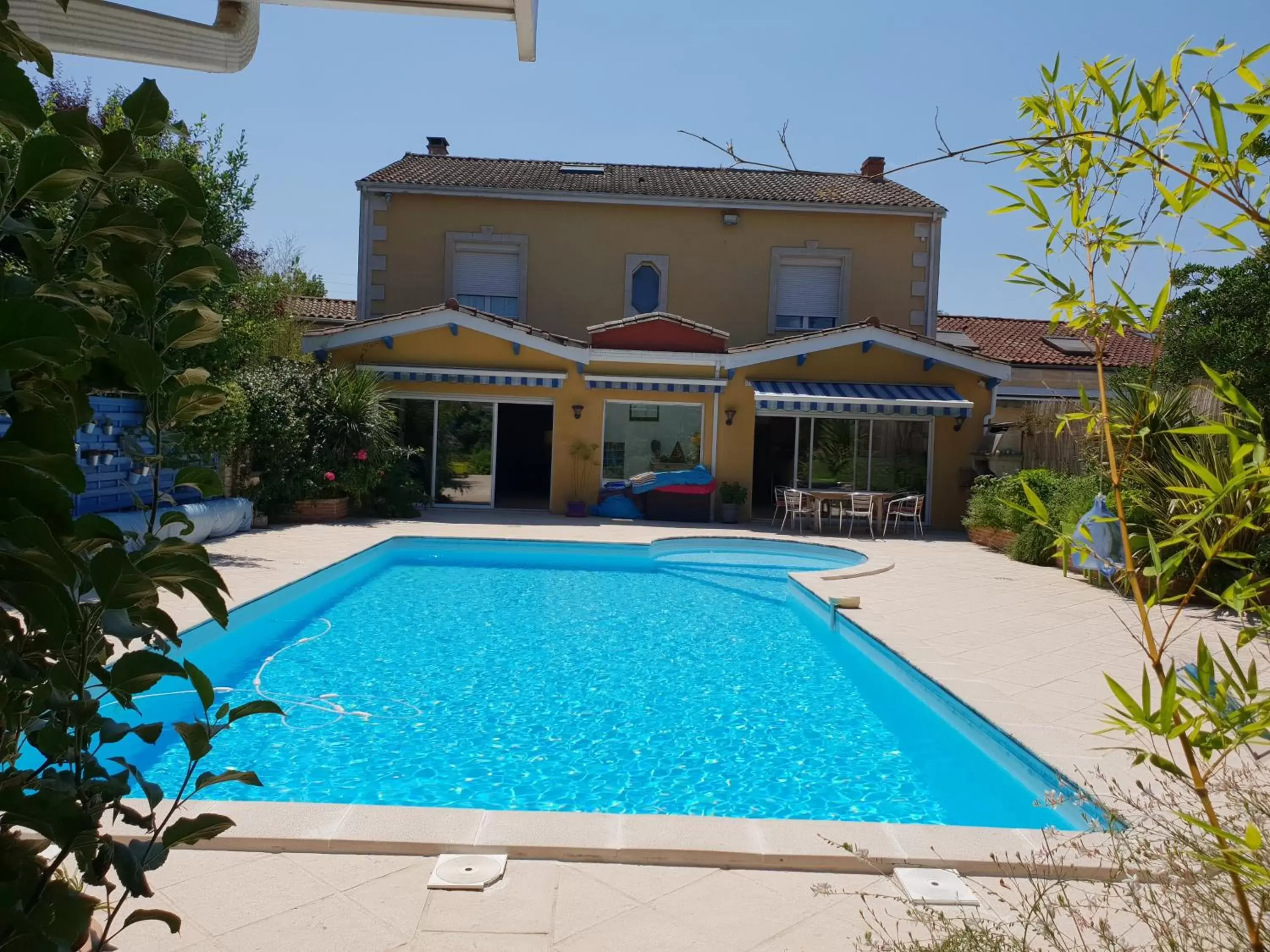 Day, Swimming Pool in Bienvenue chez Lilaroma