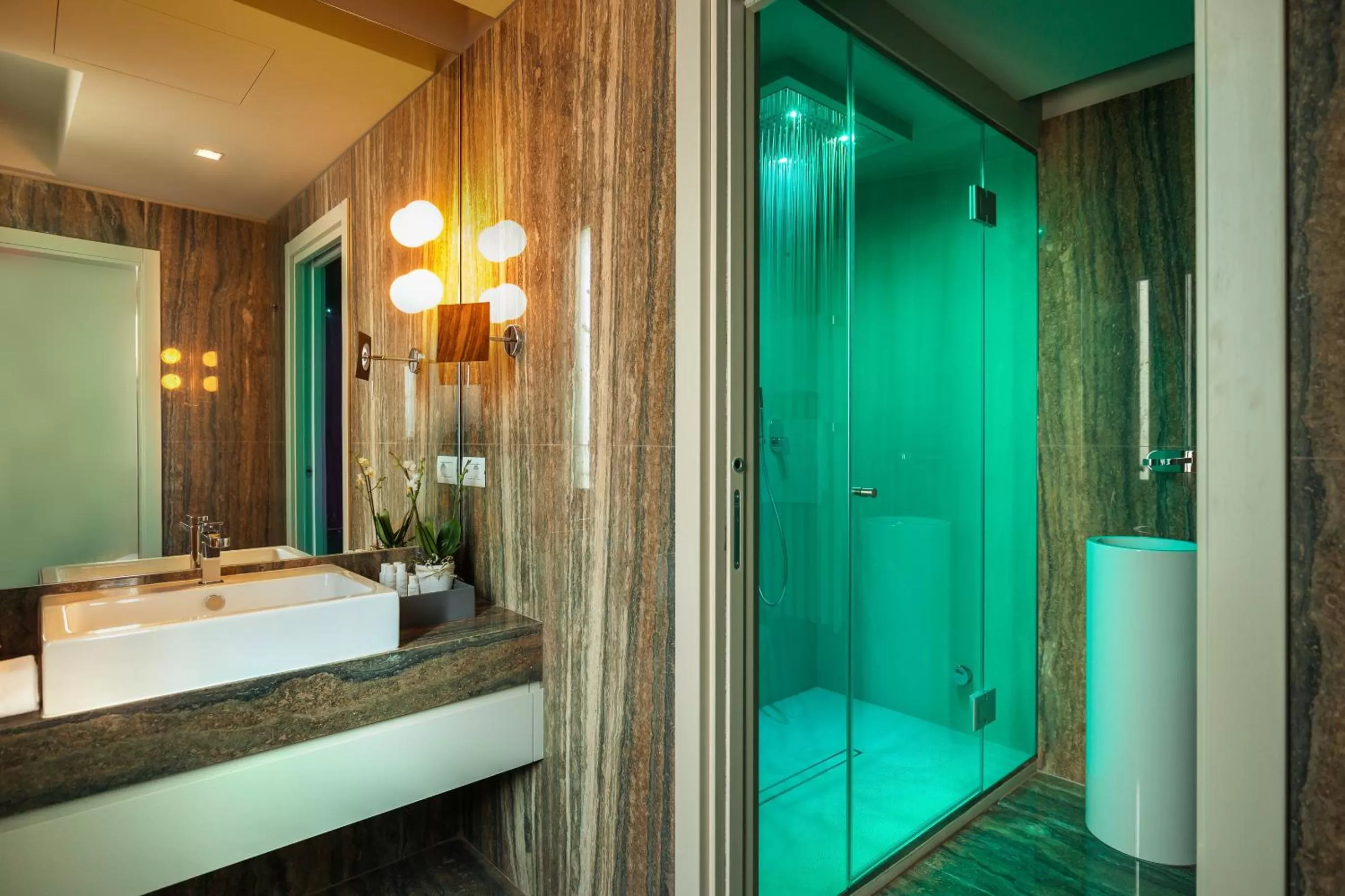 Shower in Liassidi Wellness Suites