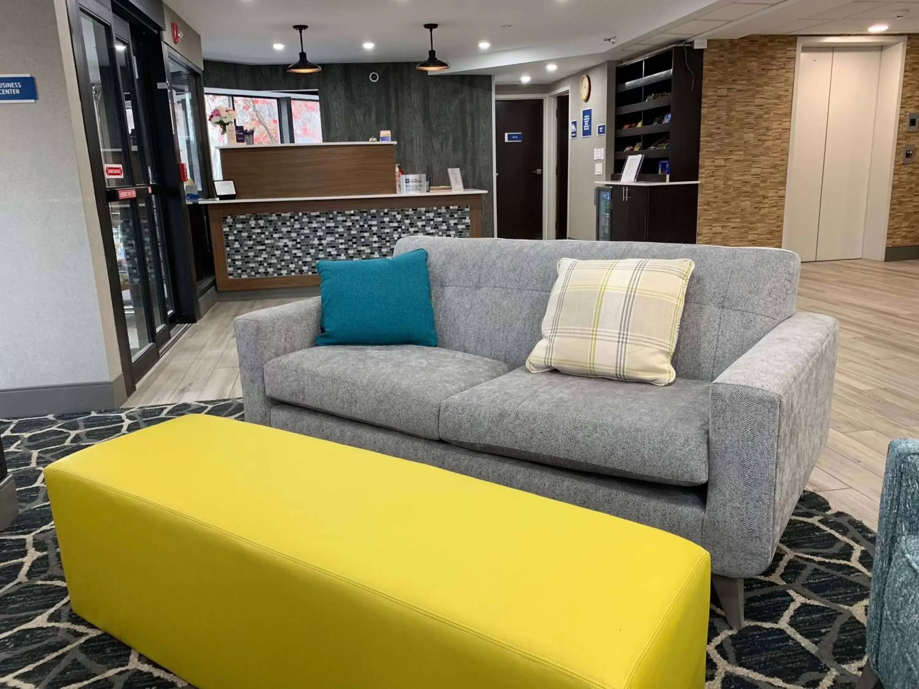 Lobby or reception, Seating Area in Best Western West Lebanon-Hanover