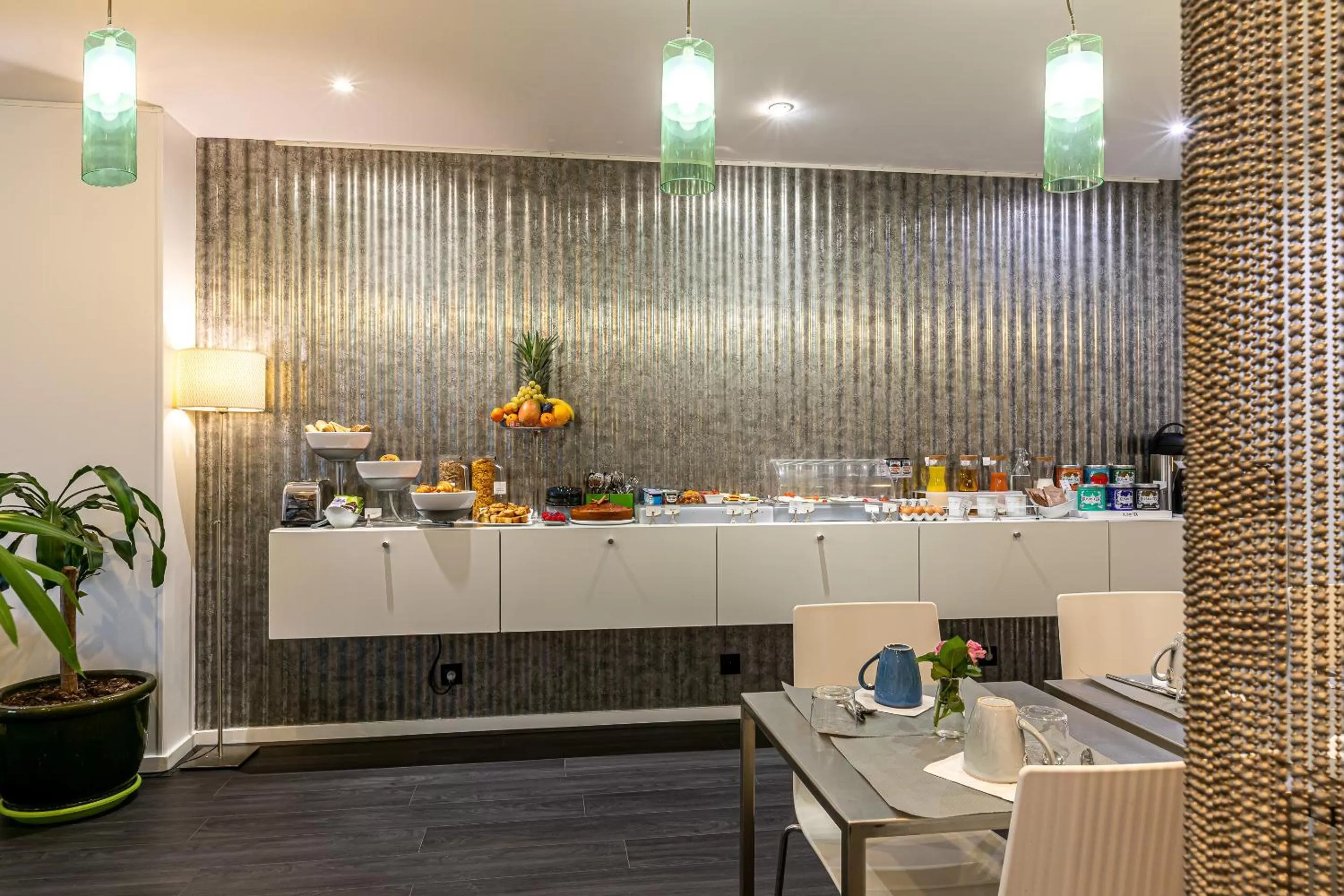 Breakfast in Hotel Glasgow Monceau by Patrick Hayat