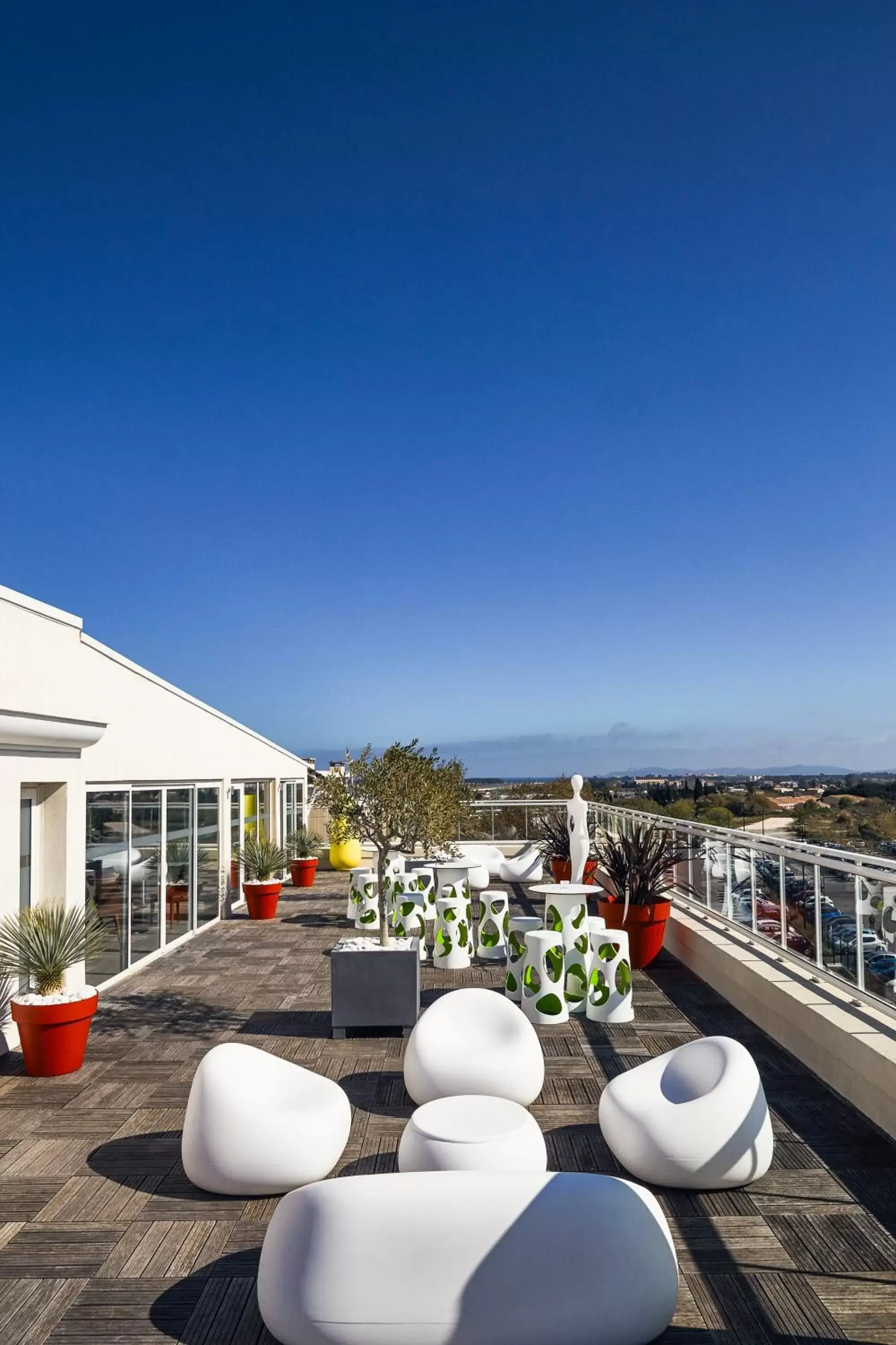 Patio in Ibis Styles Hyères Rooftop & Spa