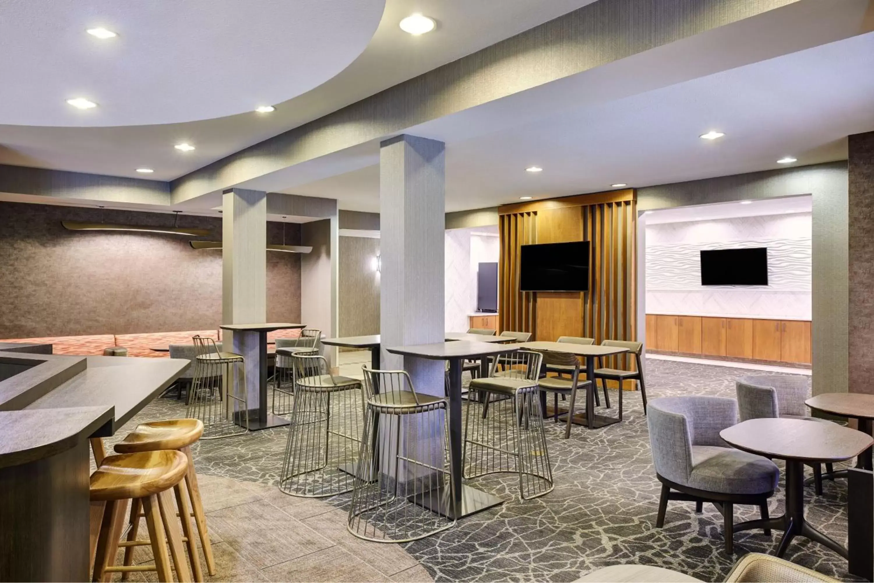 Breakfast, Lounge/Bar in SpringHill Suites Phoenix Downtown