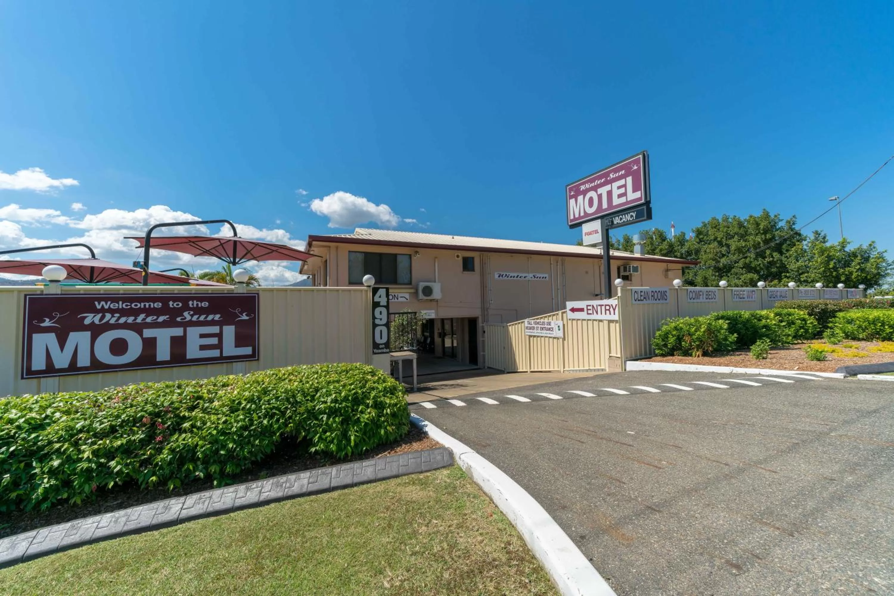 Facade/entrance in Winter Sun Motel