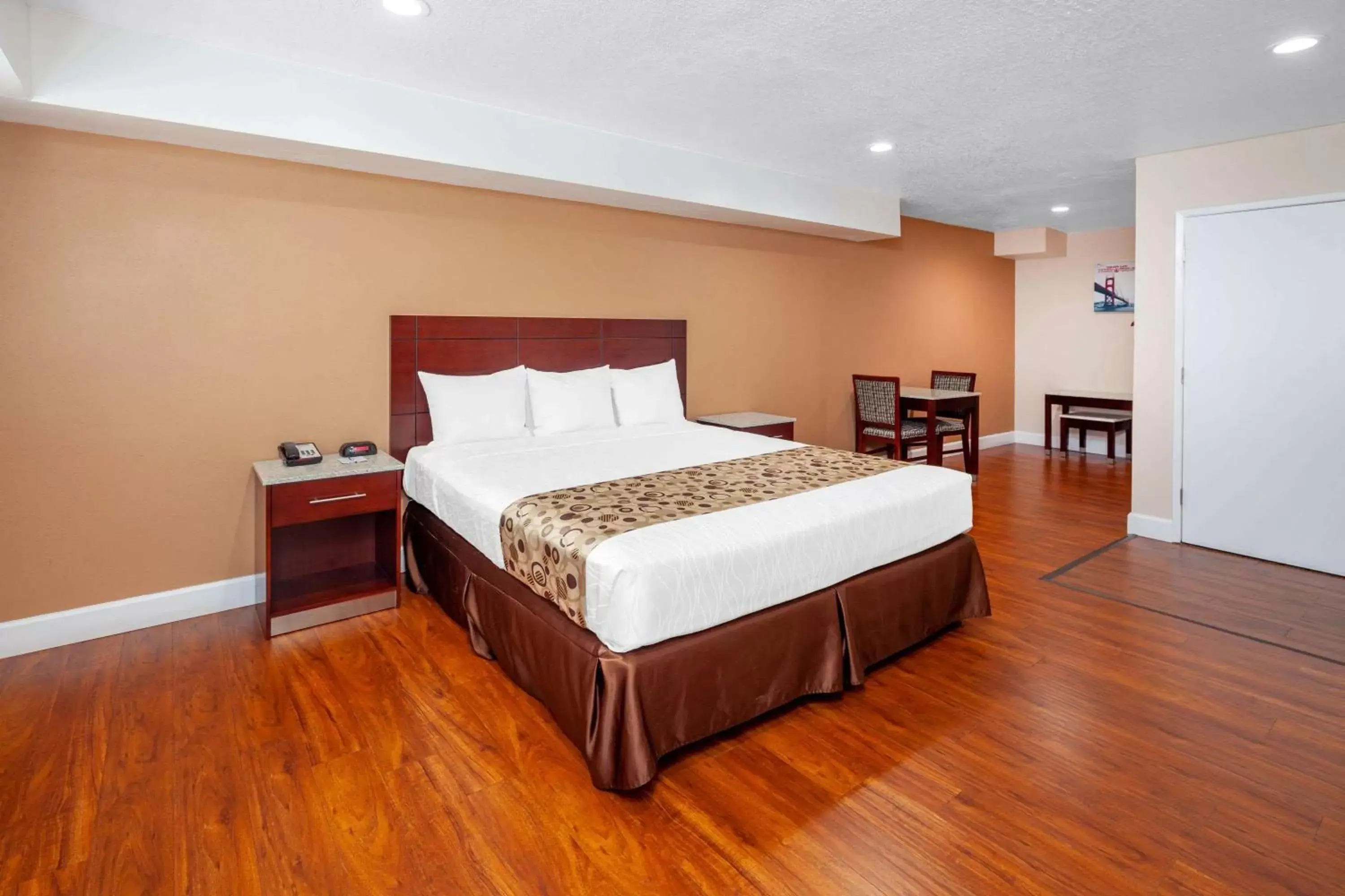 Photo of the whole room, Bed in Travelodge by Wyndham Harbor City