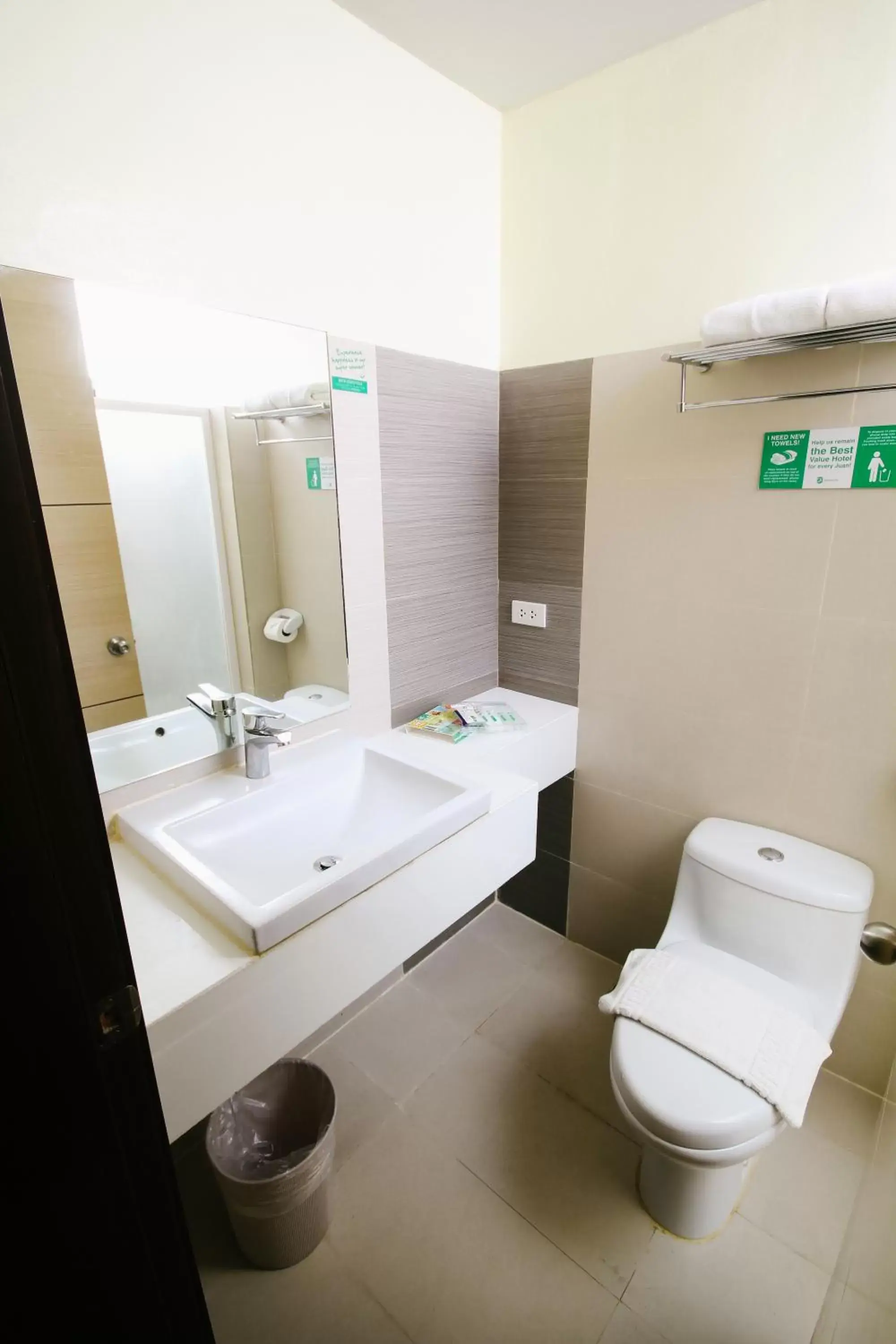 Bathroom in Go Hotels Bacolod