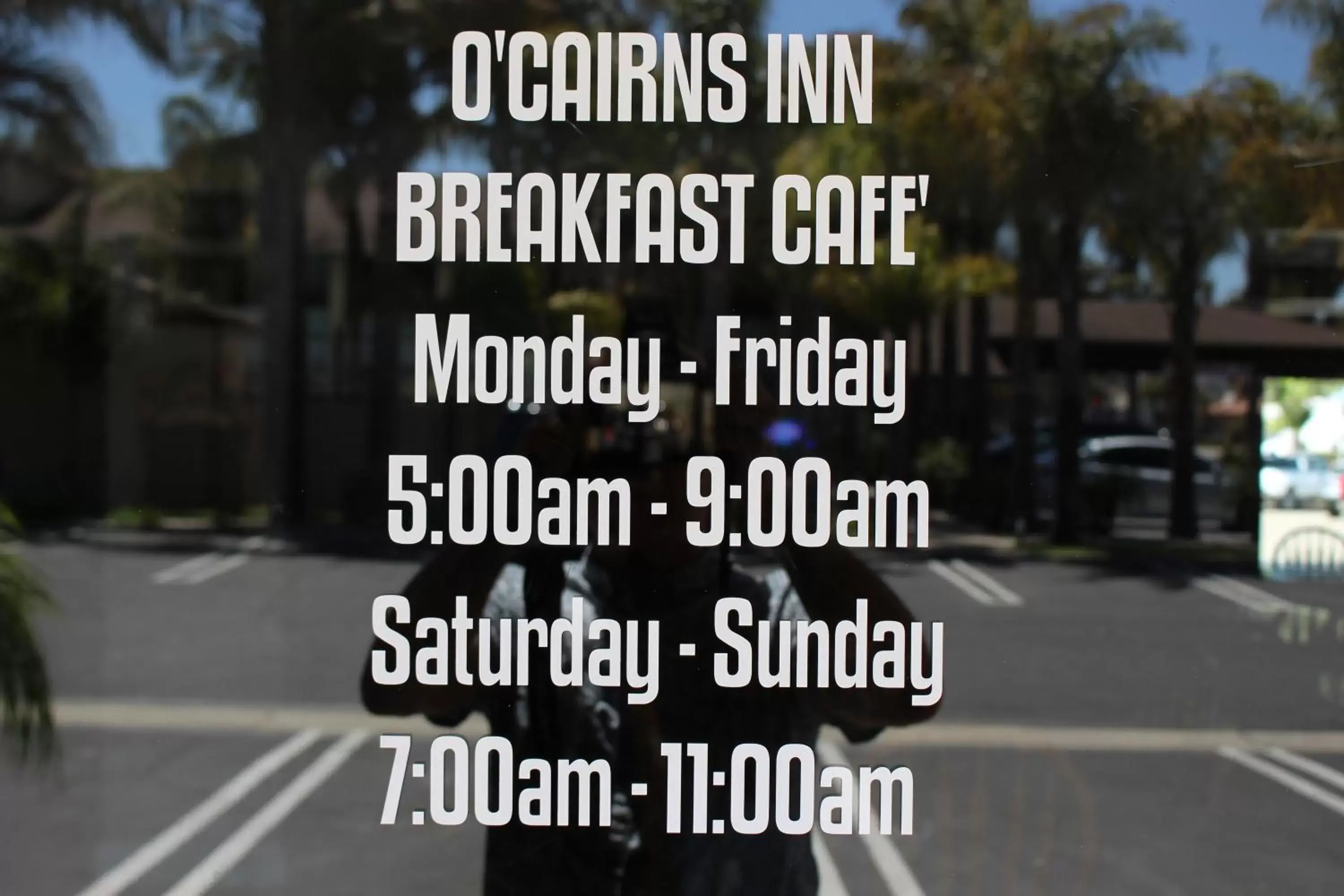 Food and drinks in O'Cairns Inn and Suites