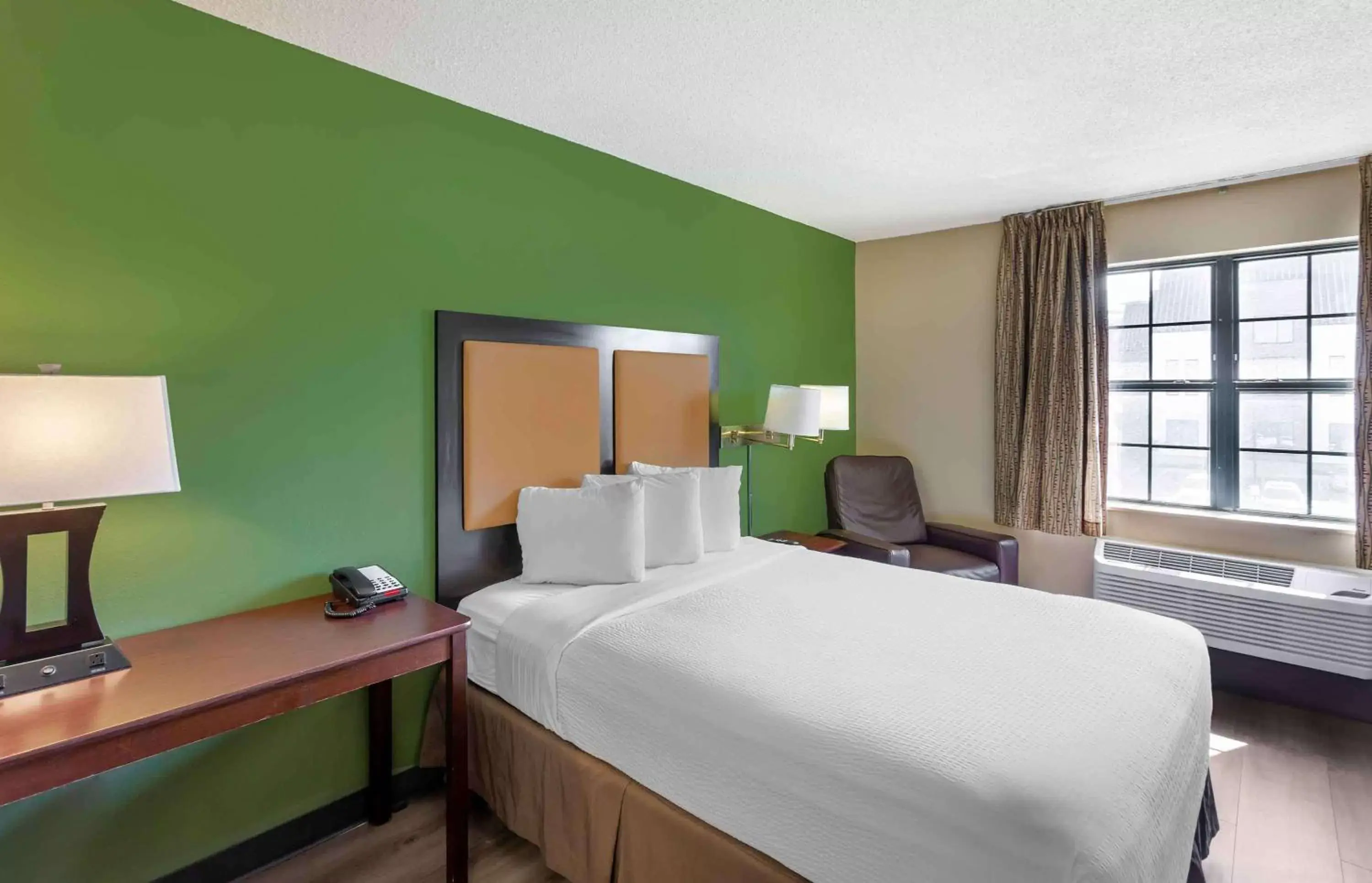 Bedroom, Bed in Extended Stay America Suites - Salt Lake City - Union Park